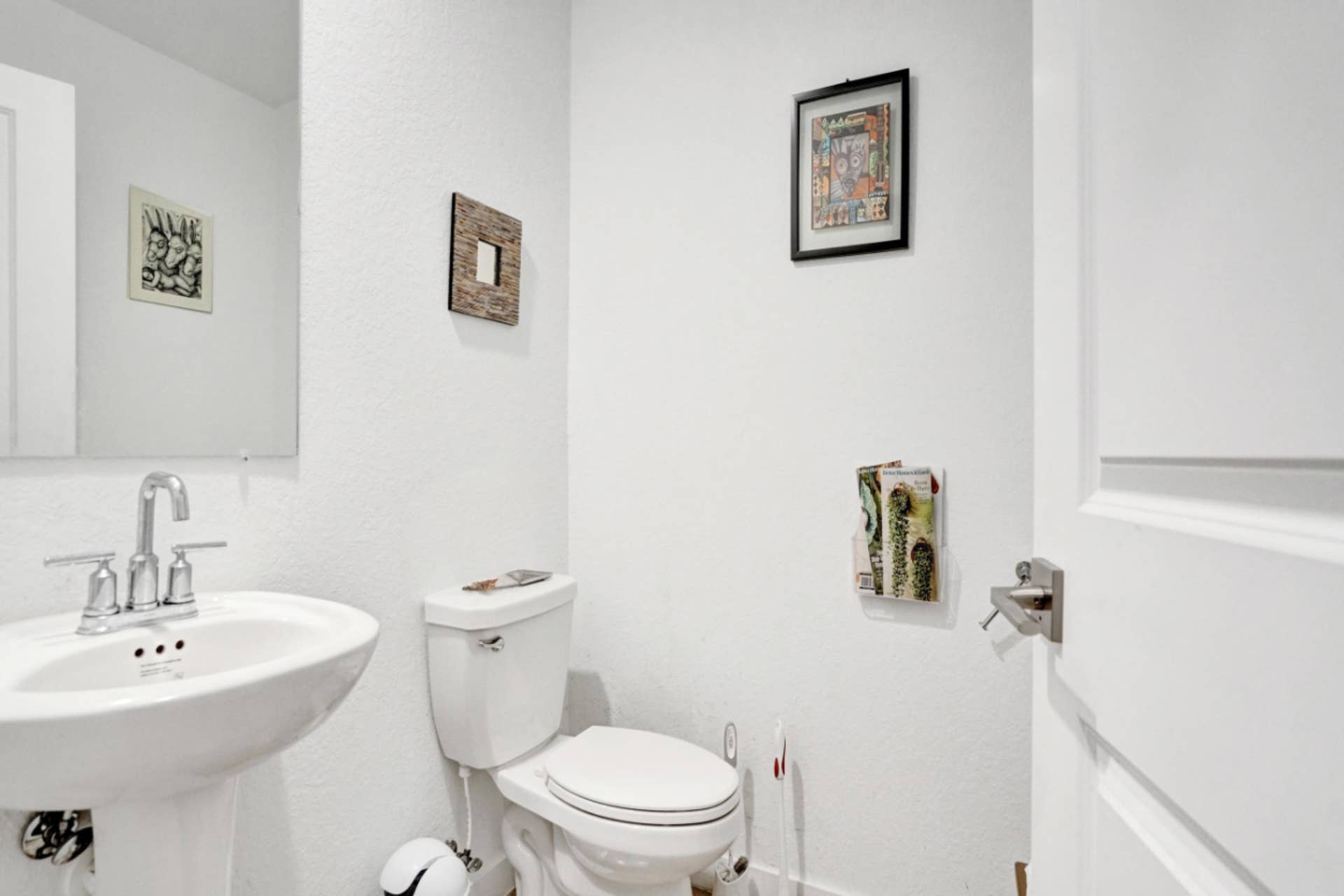 435 NW 17th Street, Fort Lauderdale, FL 33311 downstairs 1/2 bath