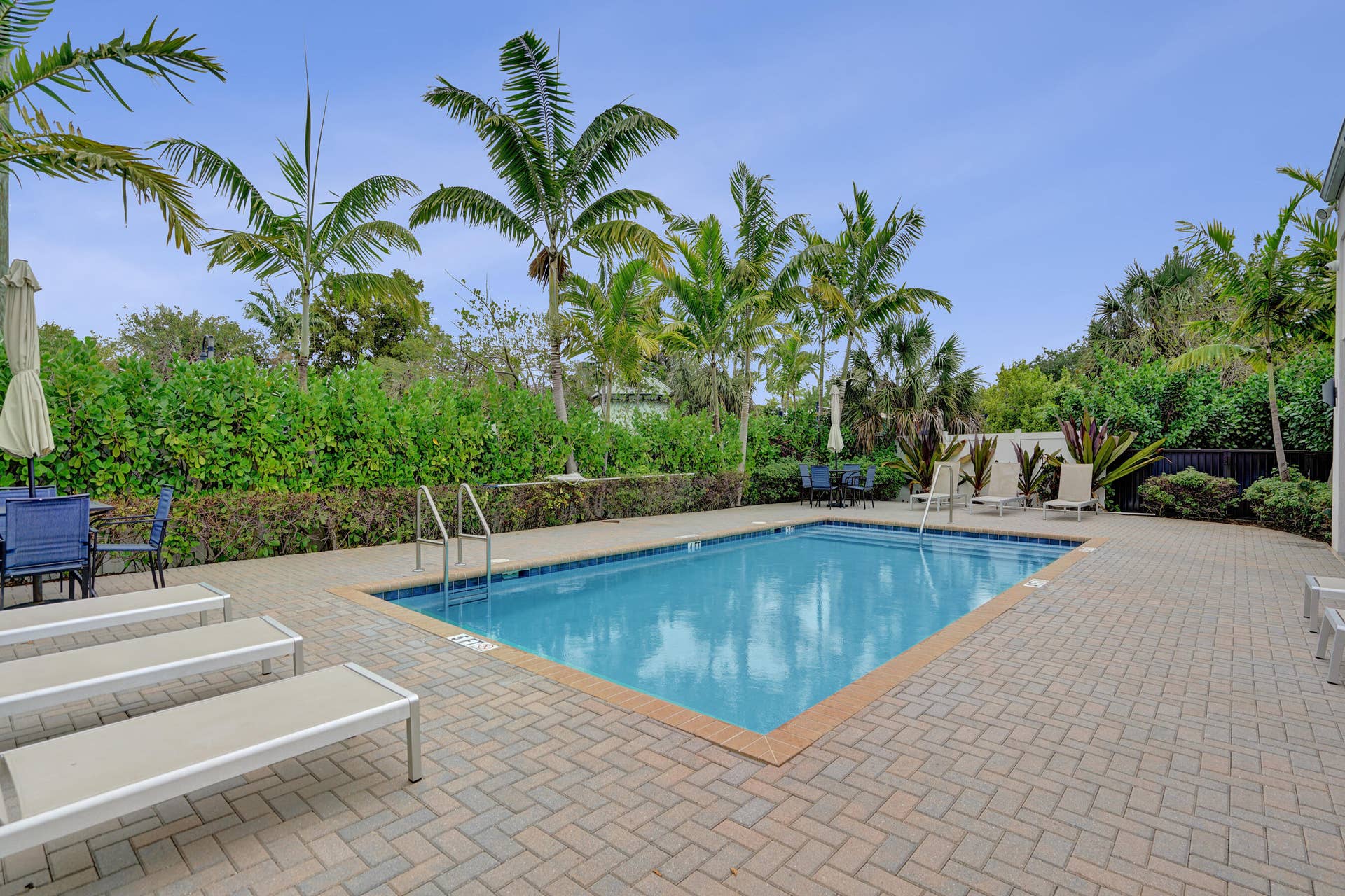 435 NW 17th Street, Fort Lauderdale, FL 33311 Community Pool
