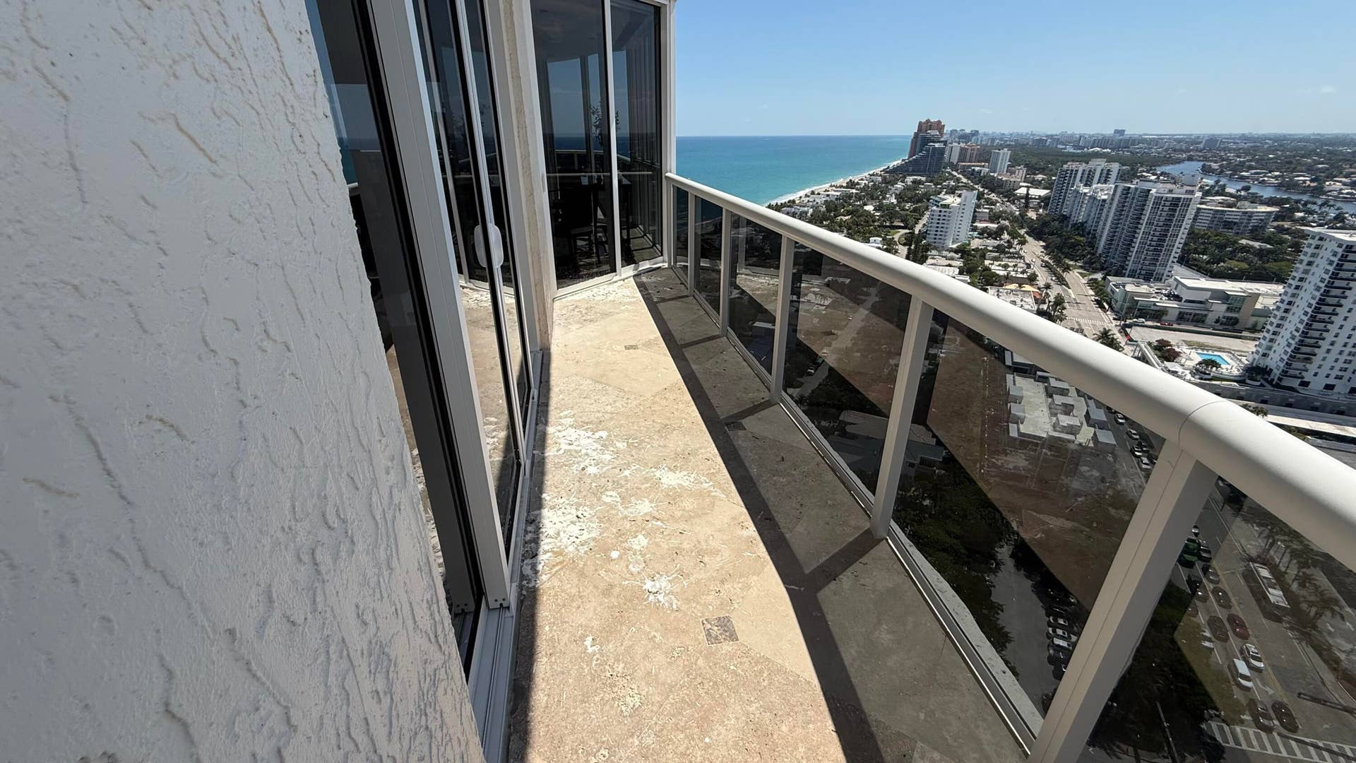 3100 N Ocean Boulevard, #2808, Fort Lauderdale, Fort Lauderdale, FL 33308 Living room far end with Bar.
