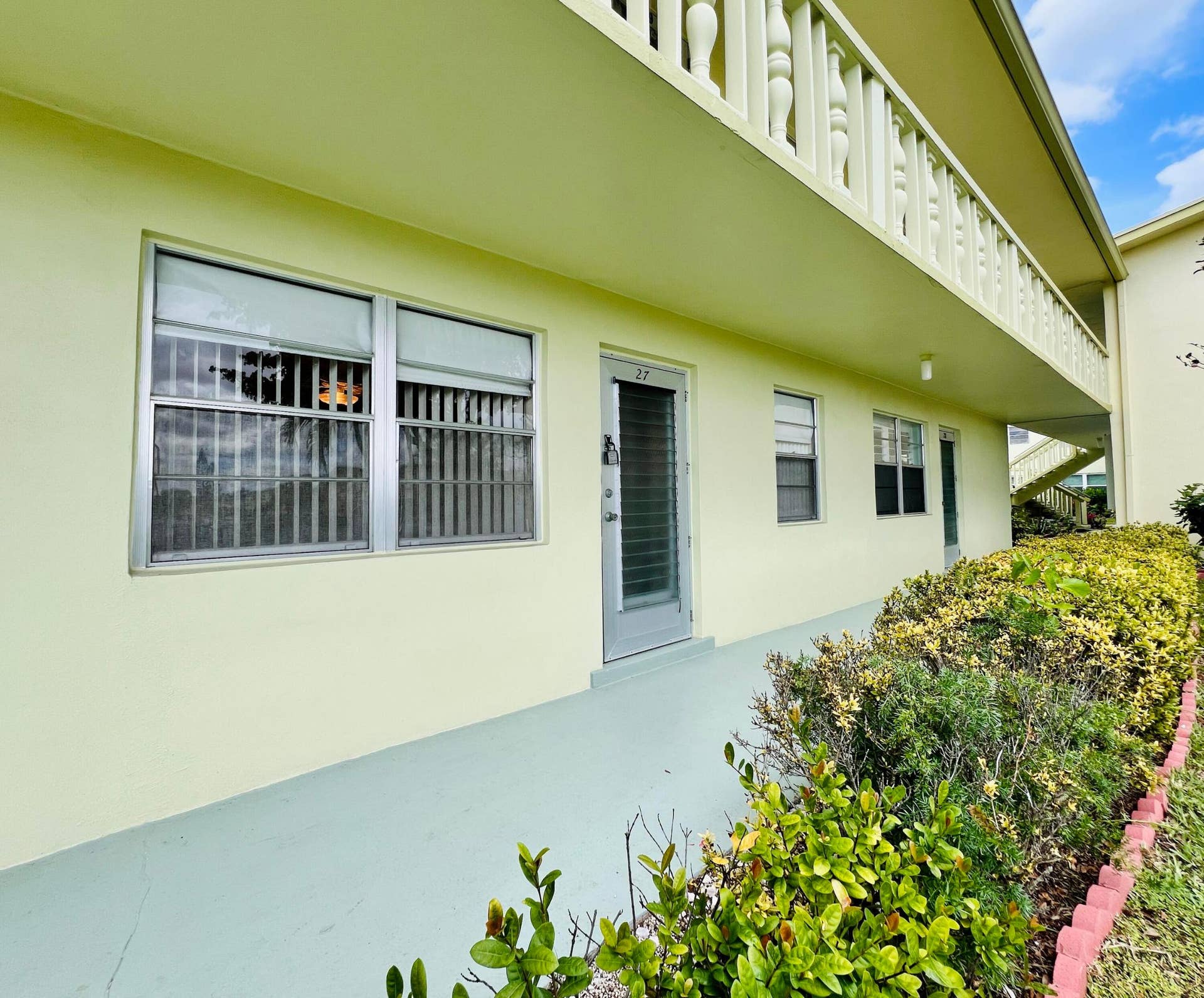 27 Sheffield B, West Palm Beach, FL 33417 Water View FIRST FLOOR 2/1.5 with Updates in Lovely Sheffield B! Sheffield B Features A Resident Patio, New Roof (2023), Reserves, and No Special Assessments!