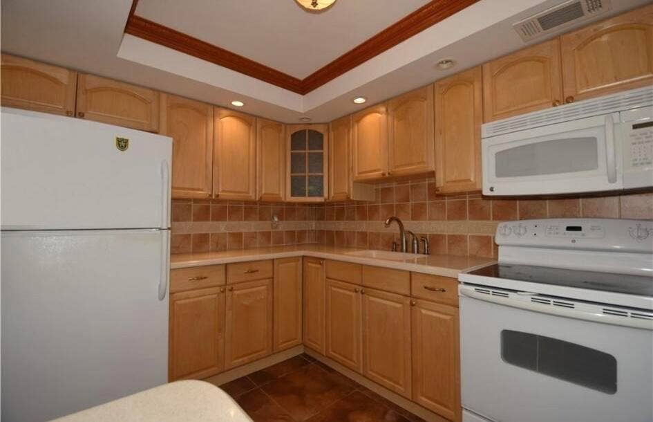 2900 Palm Aire Dr, #406, Pompano Beach, FL 33069 3474996216244986601
