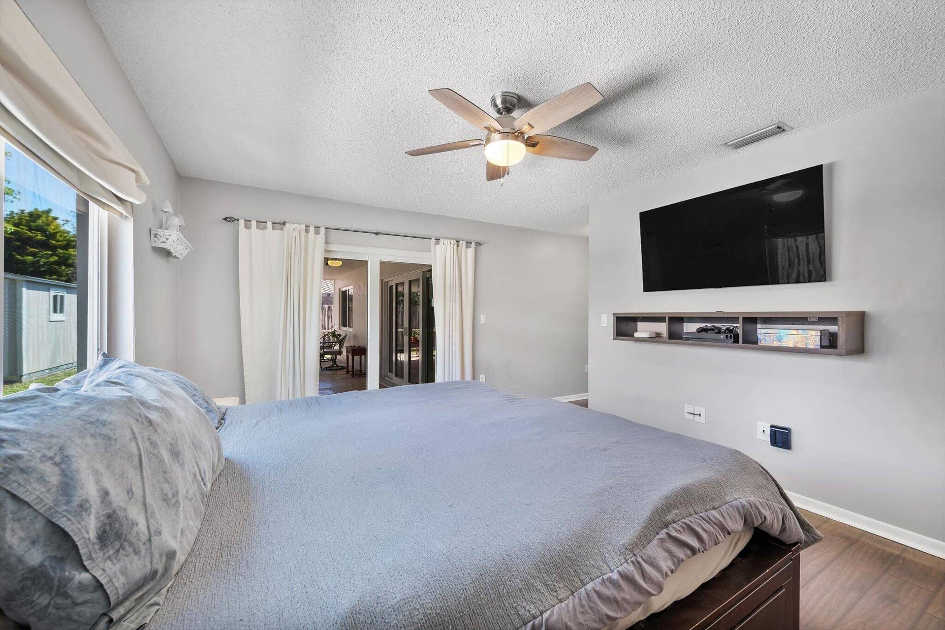 27-15541 Dover Ct_027