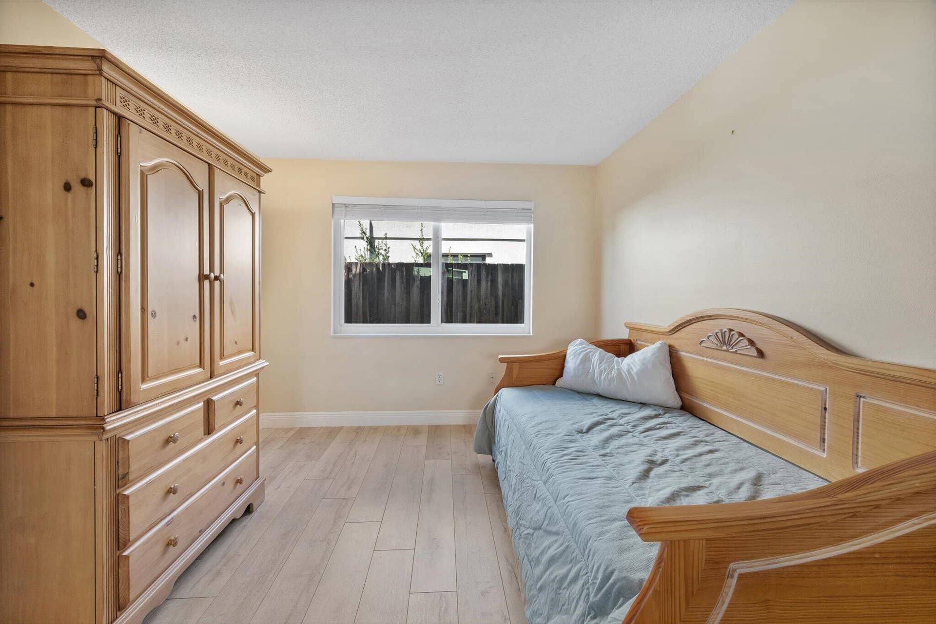 21-15541 Dover Ct_021