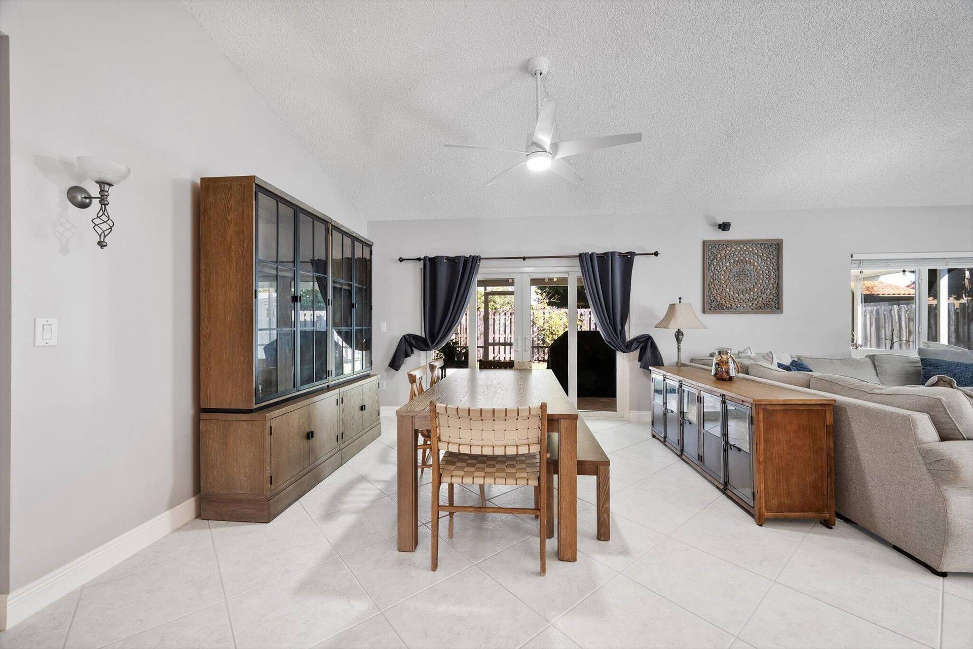 10-15541 Dover Ct_010