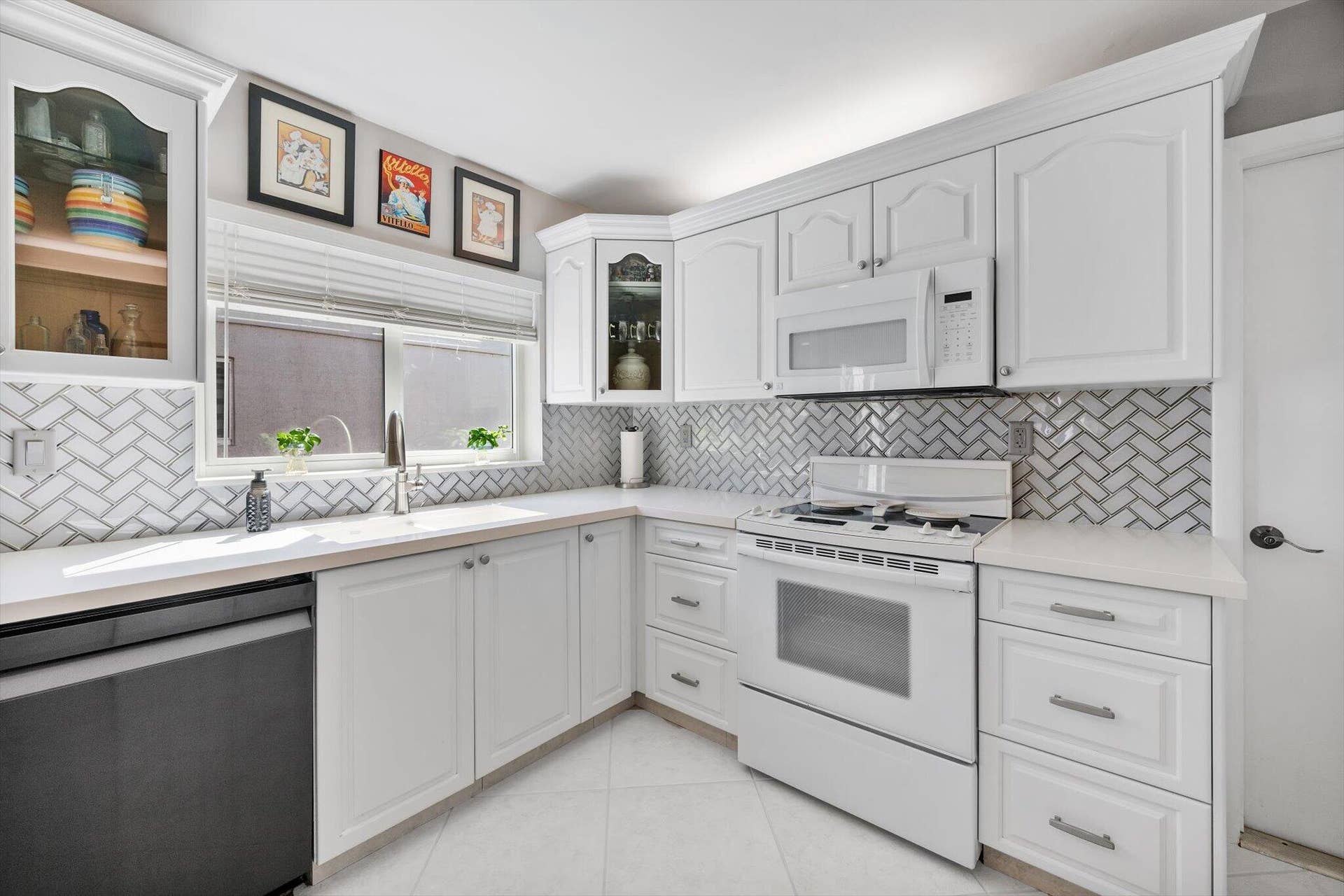 18-15541 Dover Ct_018