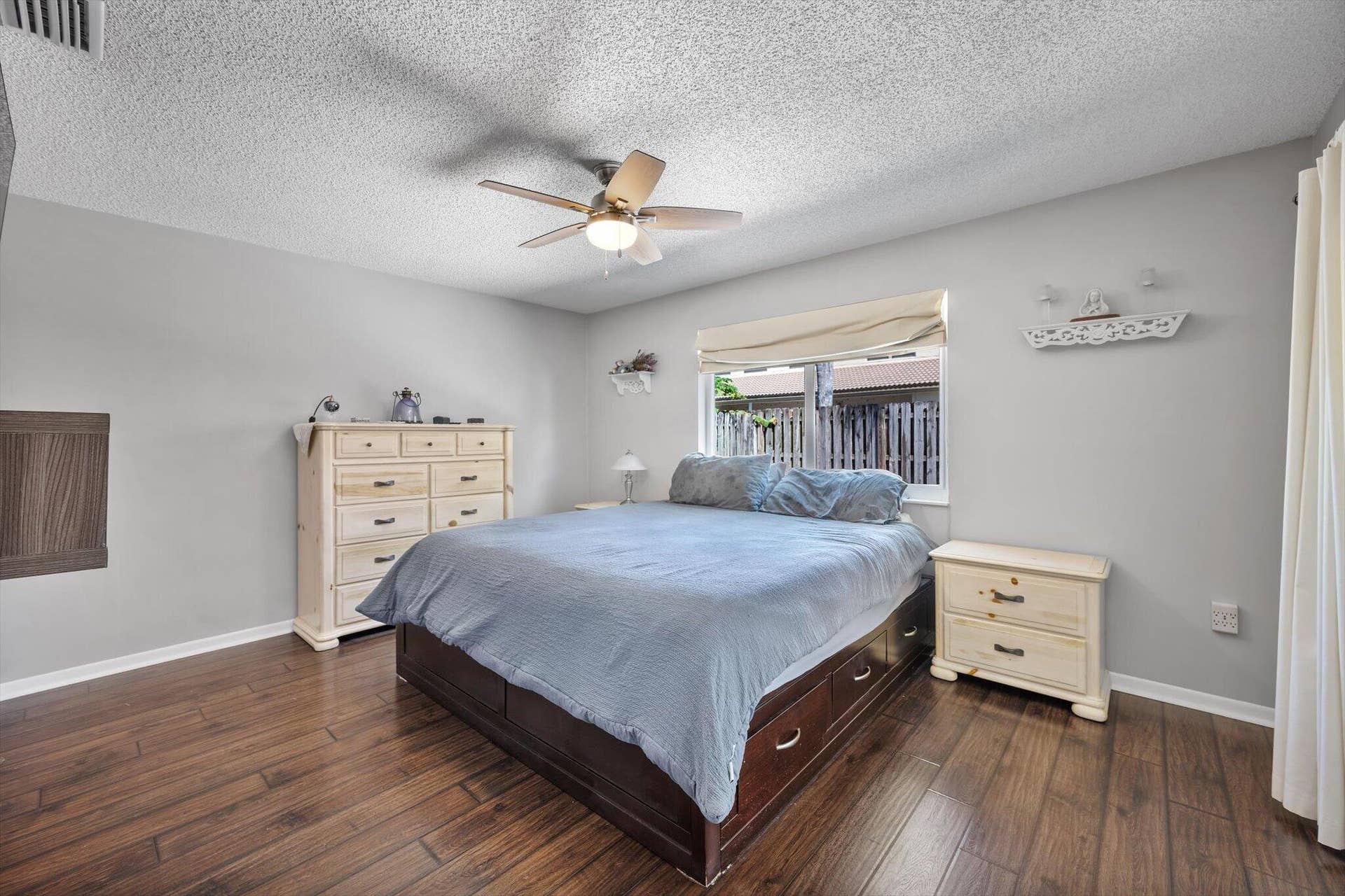 26-15541 Dover Ct_026