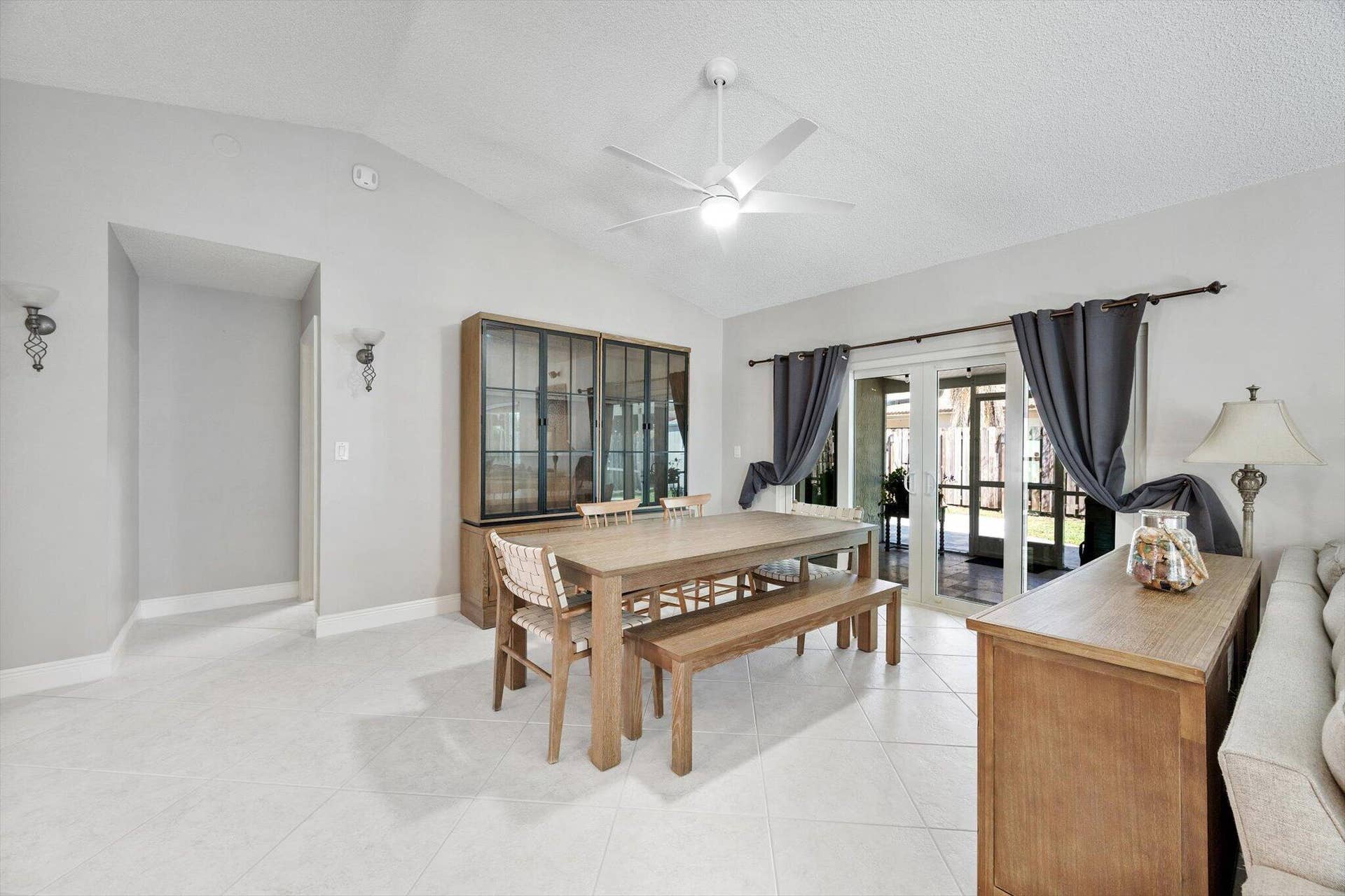 11-15541 Dover Ct_011