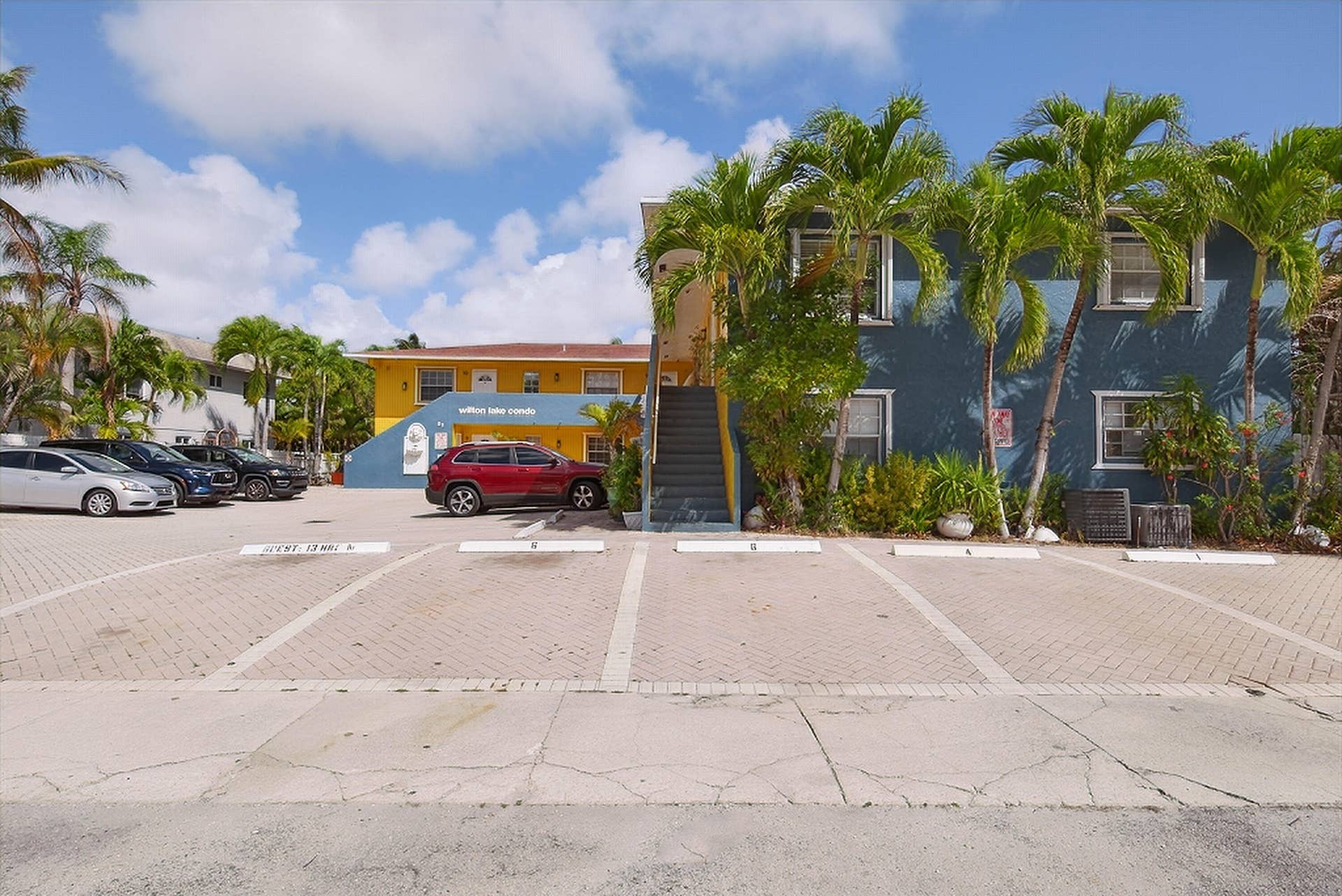 51 NE 24th Street, #4, Wilton Manors, FL 33305 Building exterior and extra parking