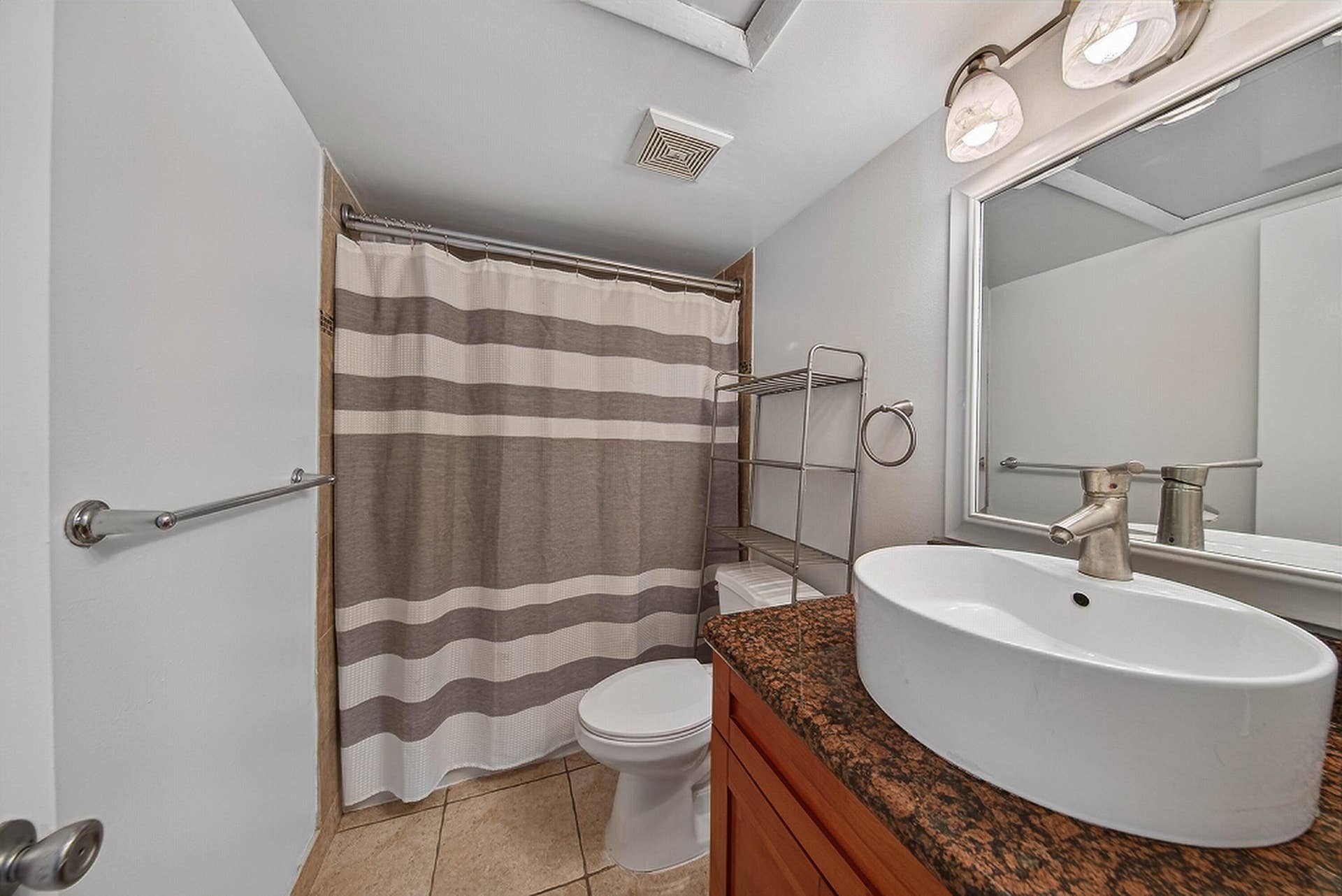 51 NE 24th Street, #4, Wilton Manors, FL 33305 Bathroom