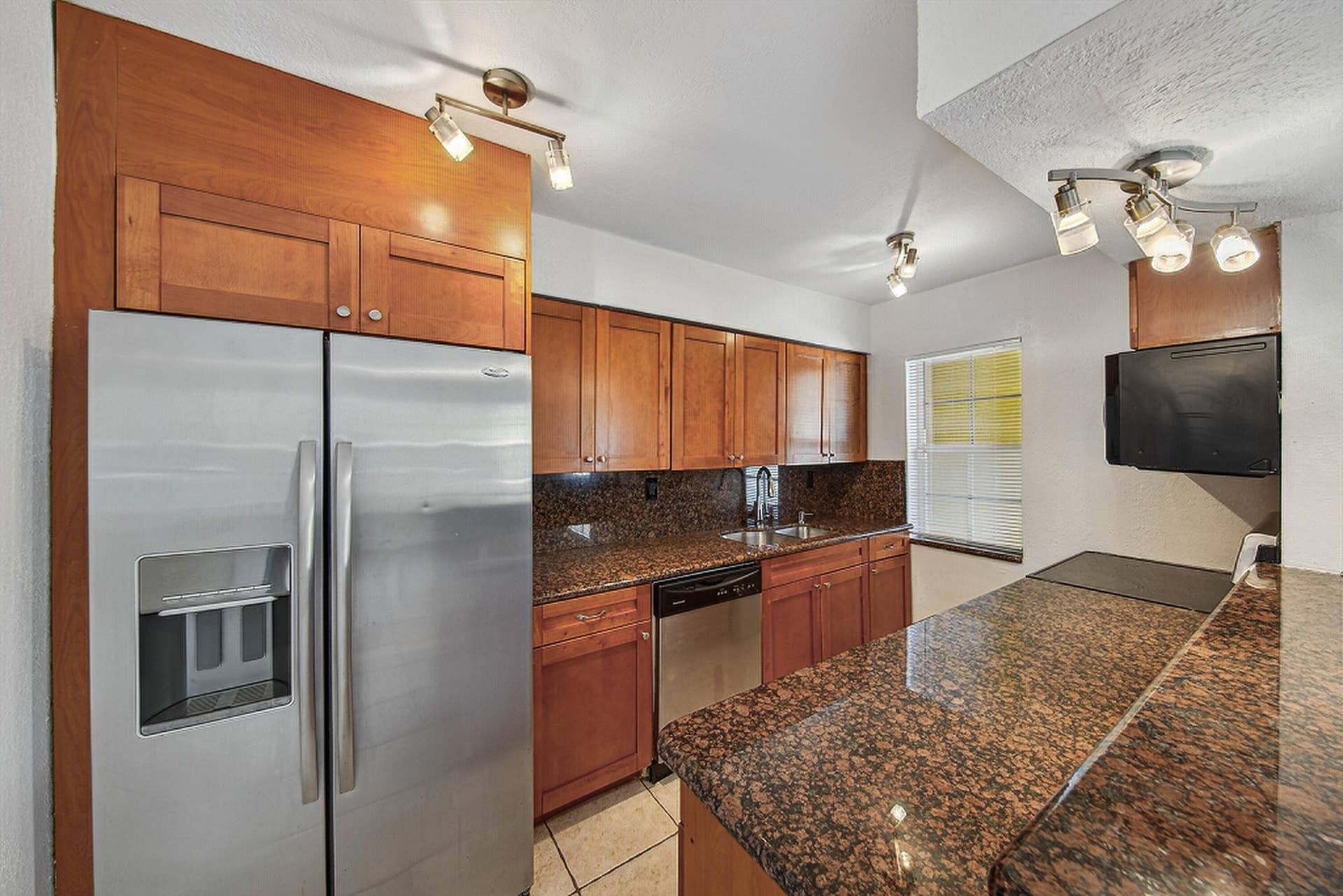 51 NE 24th Street, #4, Wilton Manors, FL 33305 Kitchen