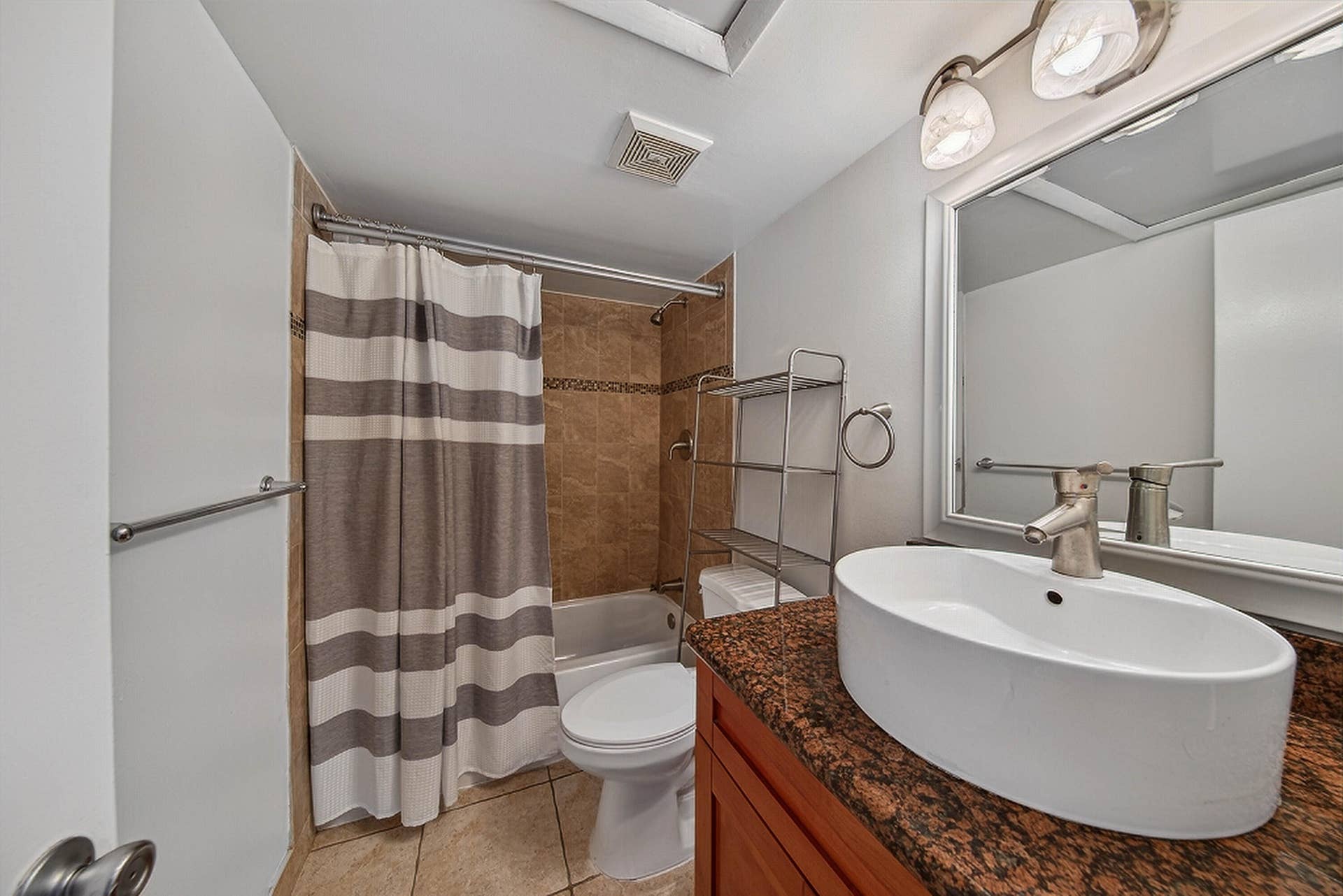 51 NE 24th Street, #4, Wilton Manors, FL 33305 Bathroom