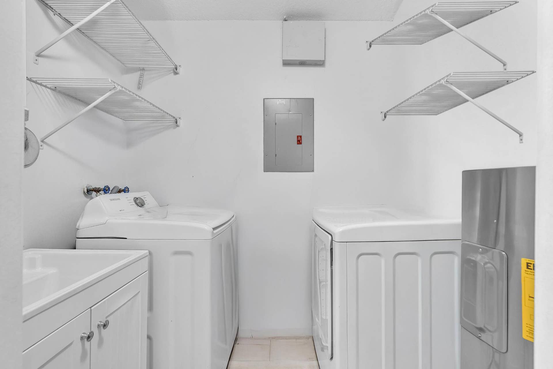 23120 Barwood Park Lane, #B, Boca Raton, FL 33433 Nice Size laundry