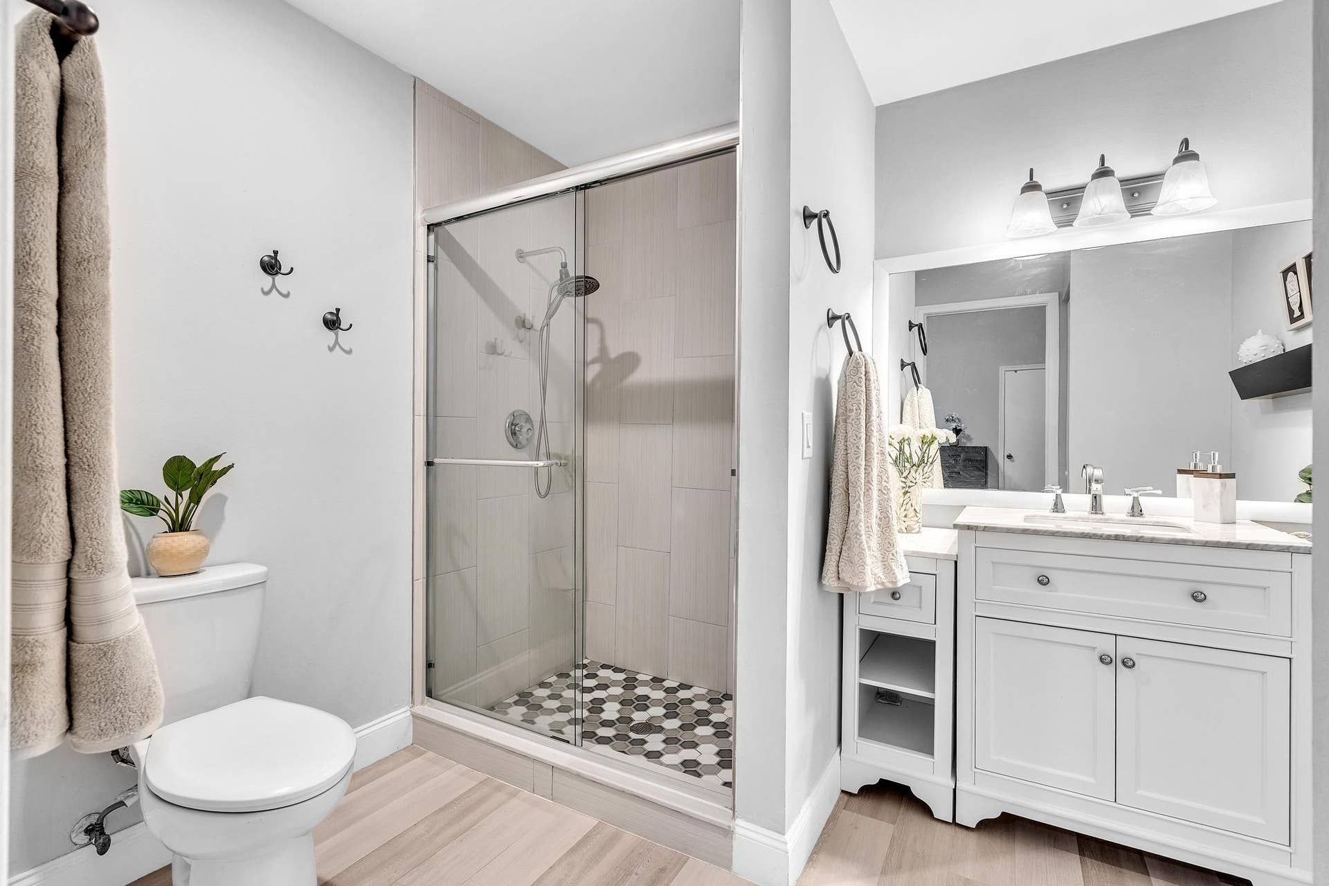 23120 Barwood Park Lane, #B, Boca Raton, FL 33433 Updated Primary Bath