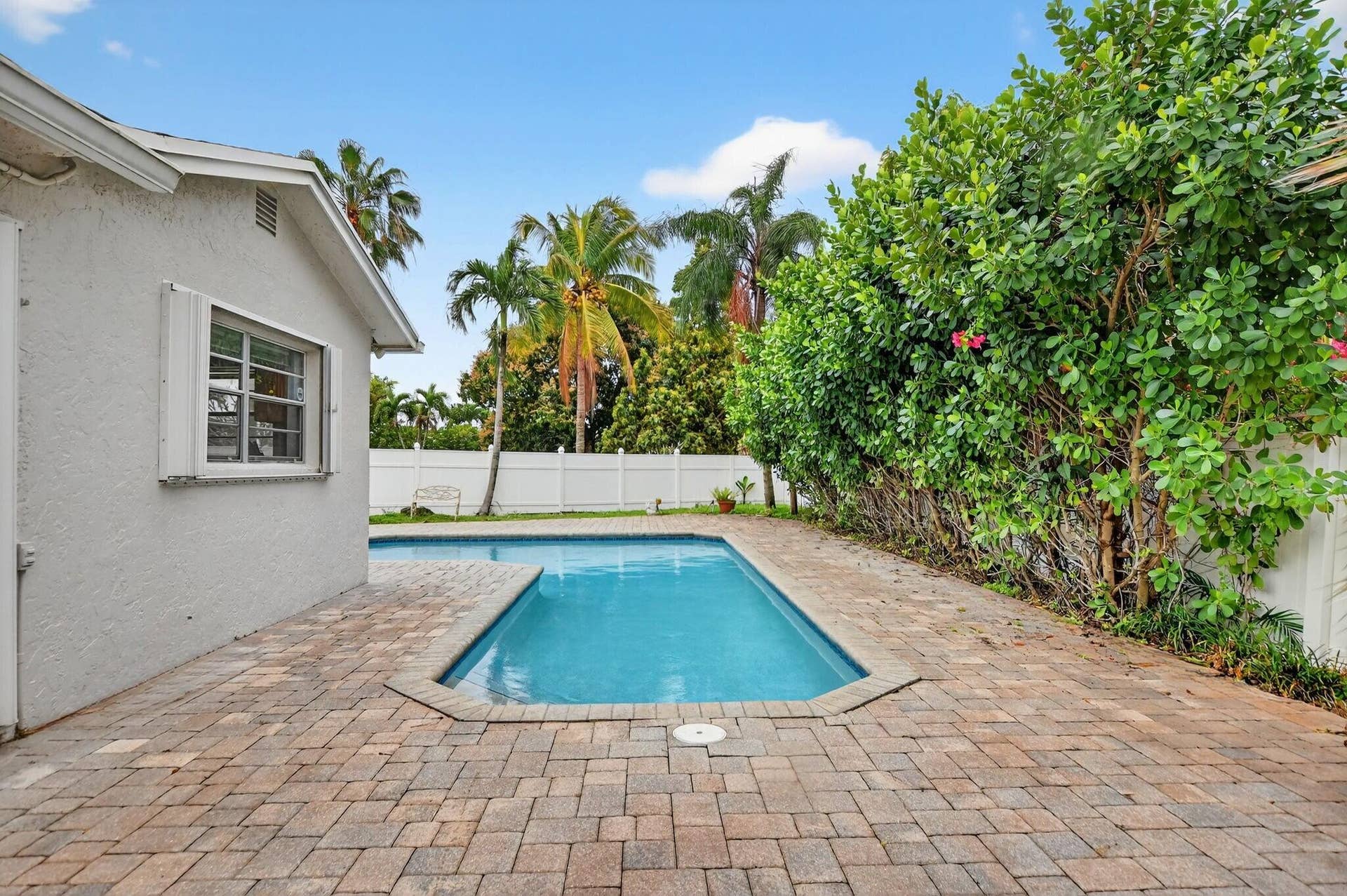 23153 SW 60th Way, Boca Raton, FL 33428 Side pool pic