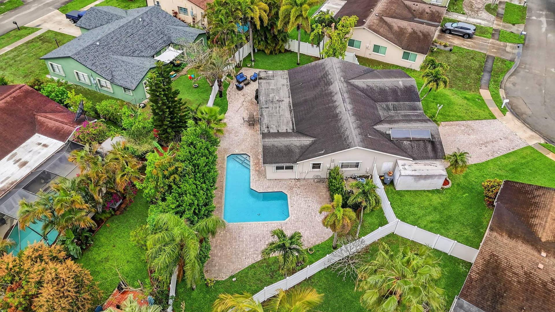 23153 SW 60th Way, Boca Raton, FL 33428 61-web-or-mls-DJI_20260319021154_0016_D_