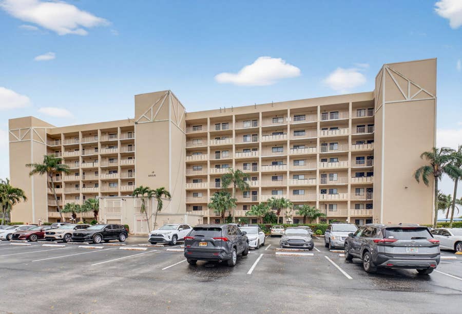 Property photo for 6866 Huntington Lane, #607, Delray Beach, FL
