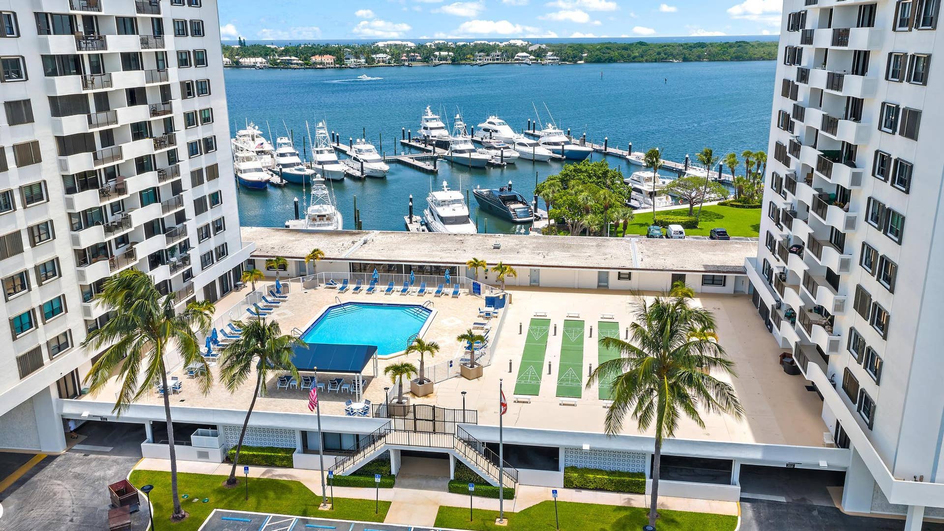 1200 Marine Way, #915 (ph7), North Palm Beach, FL 33408 Admiralty Buildings