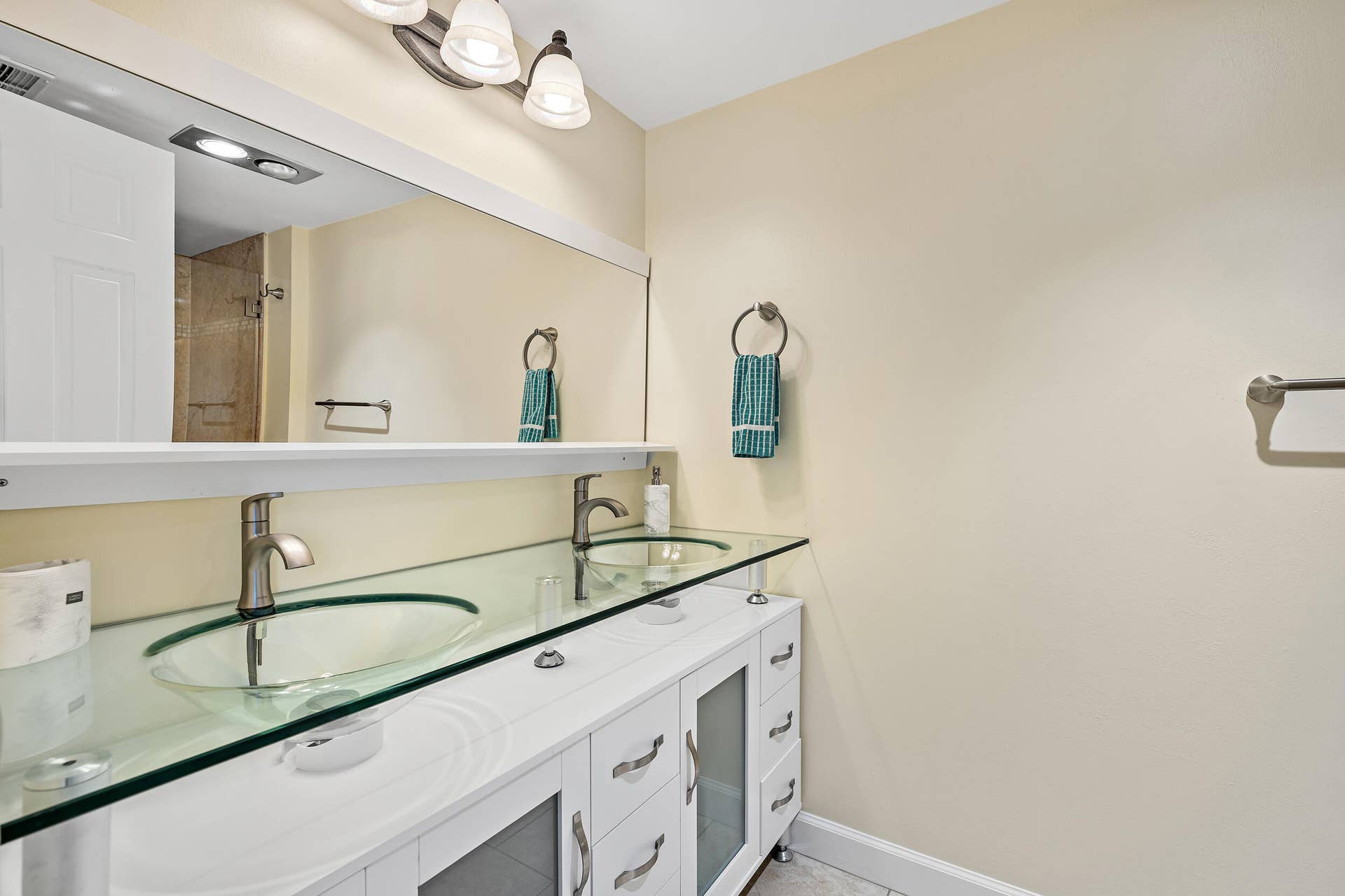 1200 Marine Way, #915 (ph7), North Palm Beach, FL 33408 Primary Bathroom
