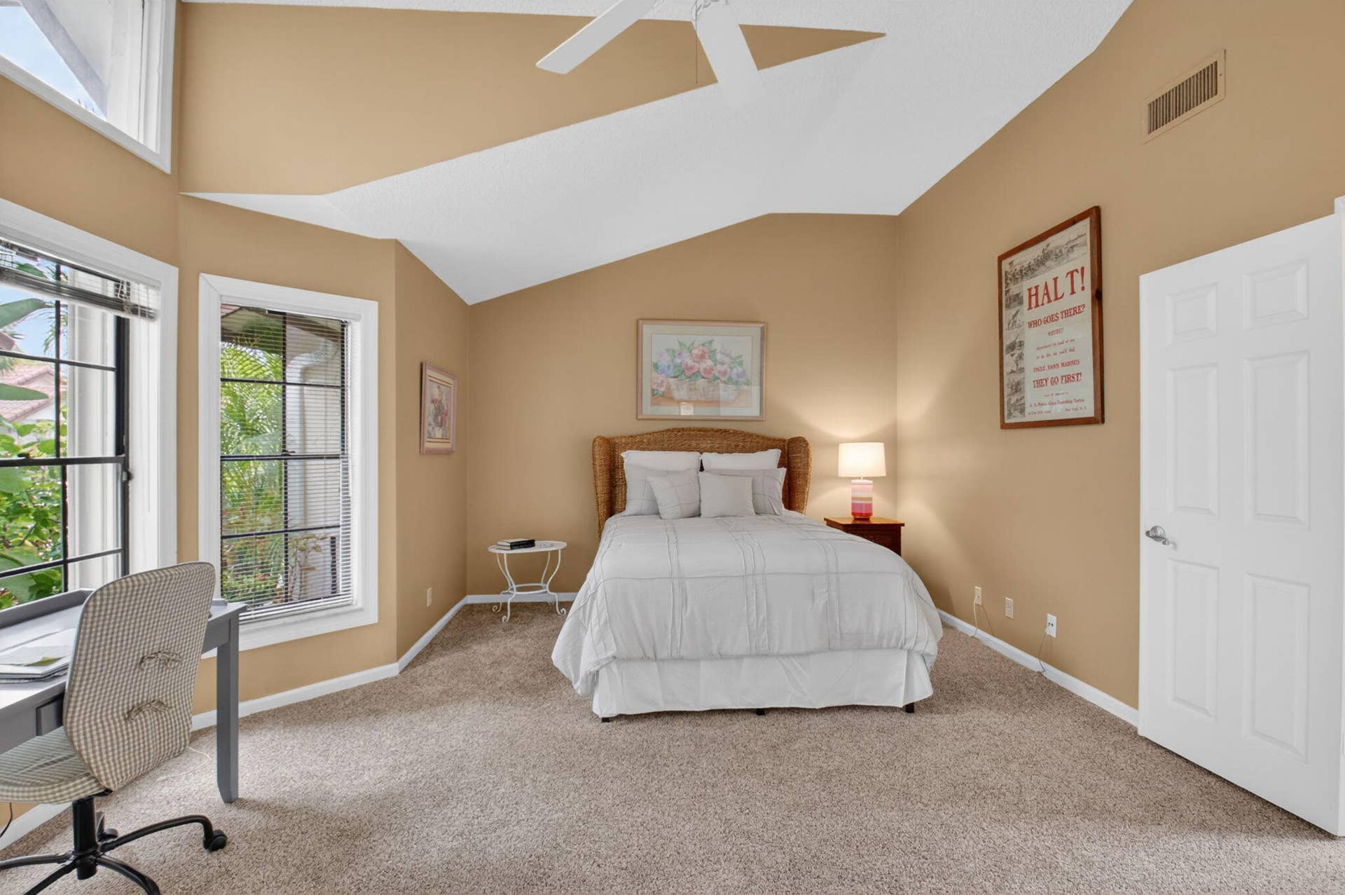 SUNNY AND BRIGHT GUEST BEDROOM