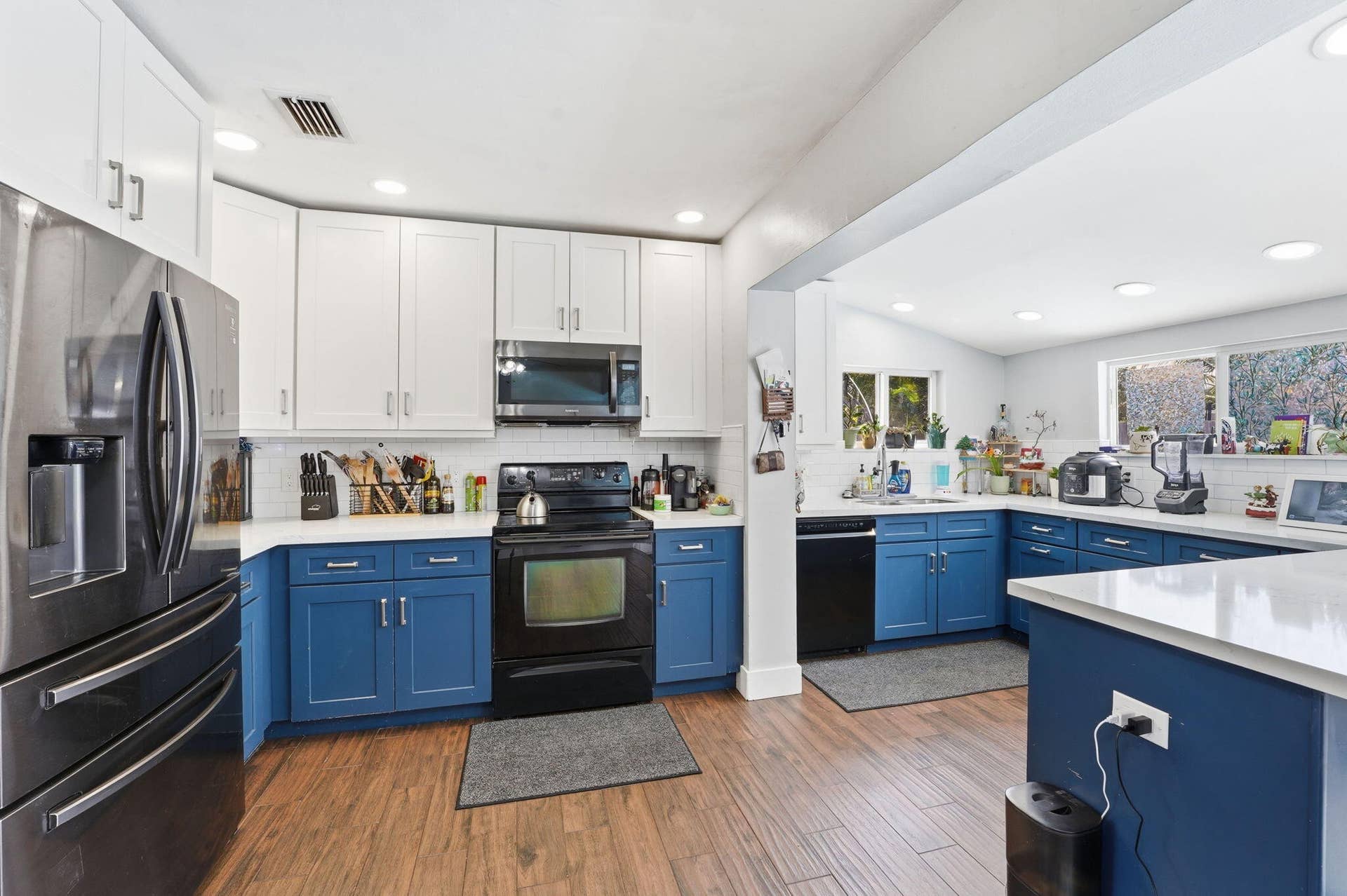 2725 NE 6th Avenue, Wilton Manors, FL 33334 Kitchen