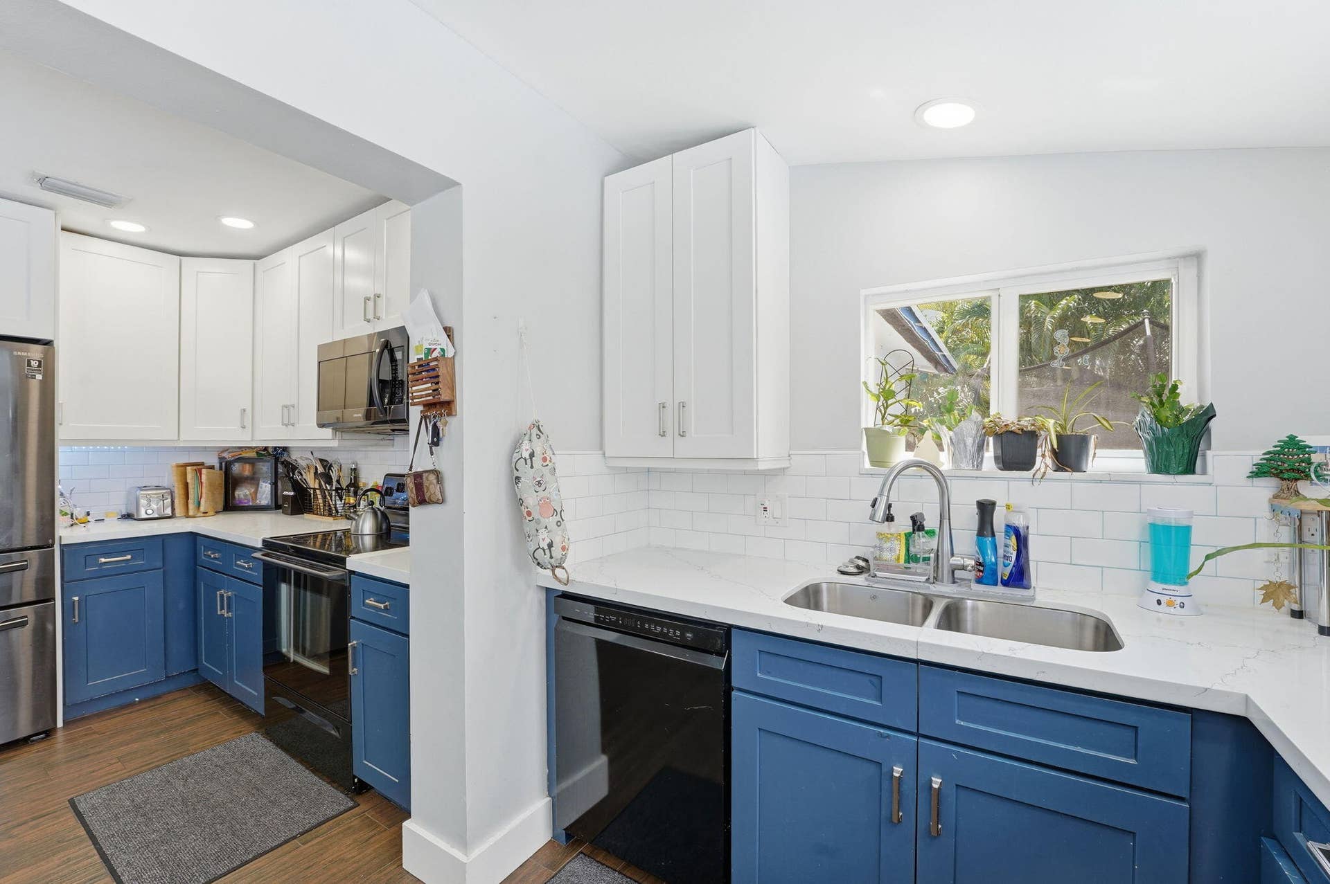 2725 NE 6th Avenue, Wilton Manors, FL 33334 Kitchen