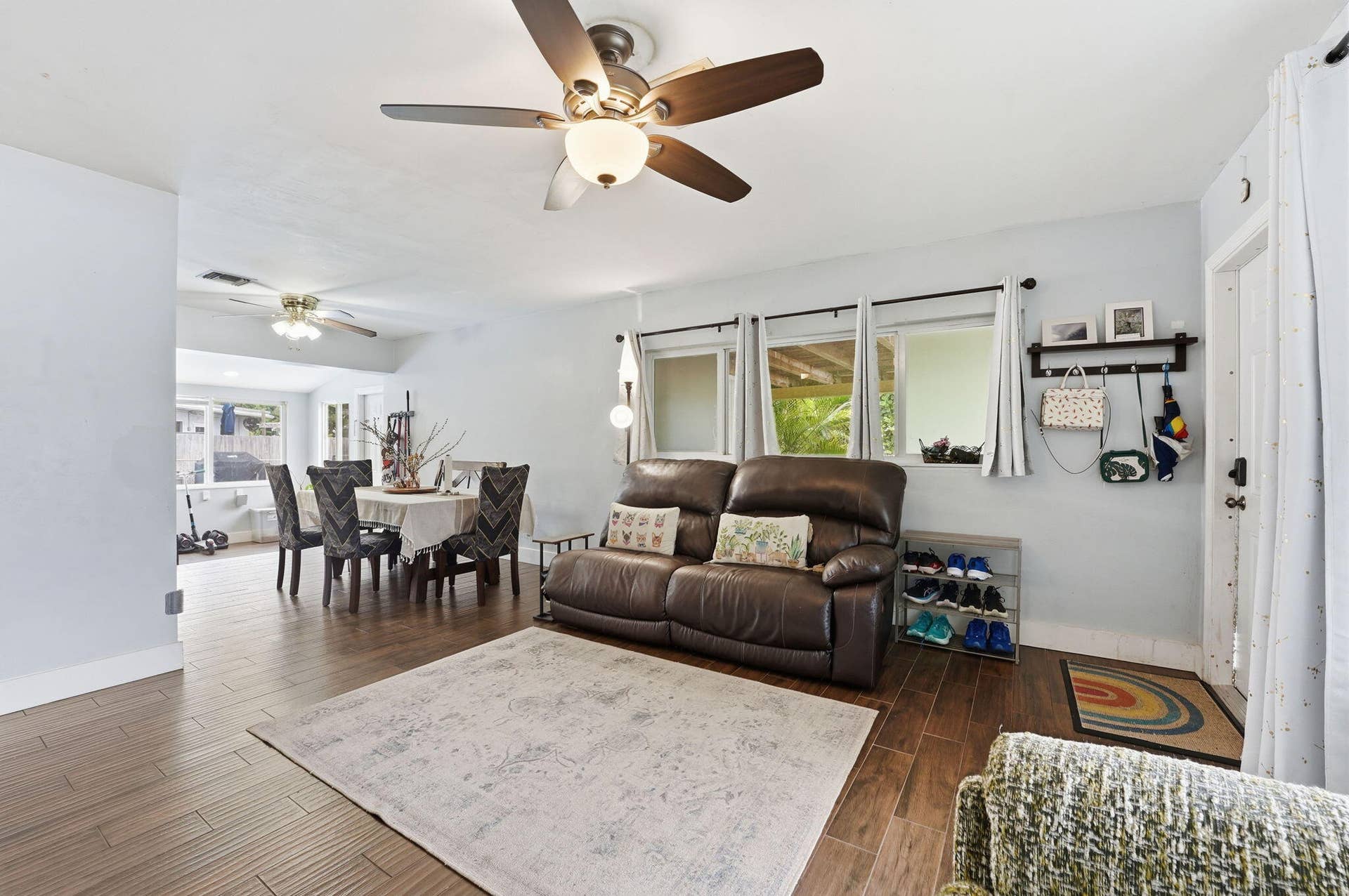 2725 NE 6th Avenue, Wilton Manors, FL 33334 Living Room