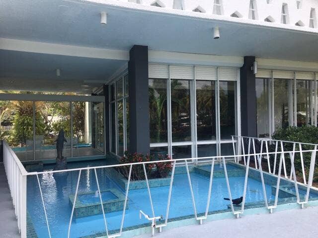 2840 N Ocean Boulevard, #507, Fort Lauderdale, FL 33308 Entry fountain