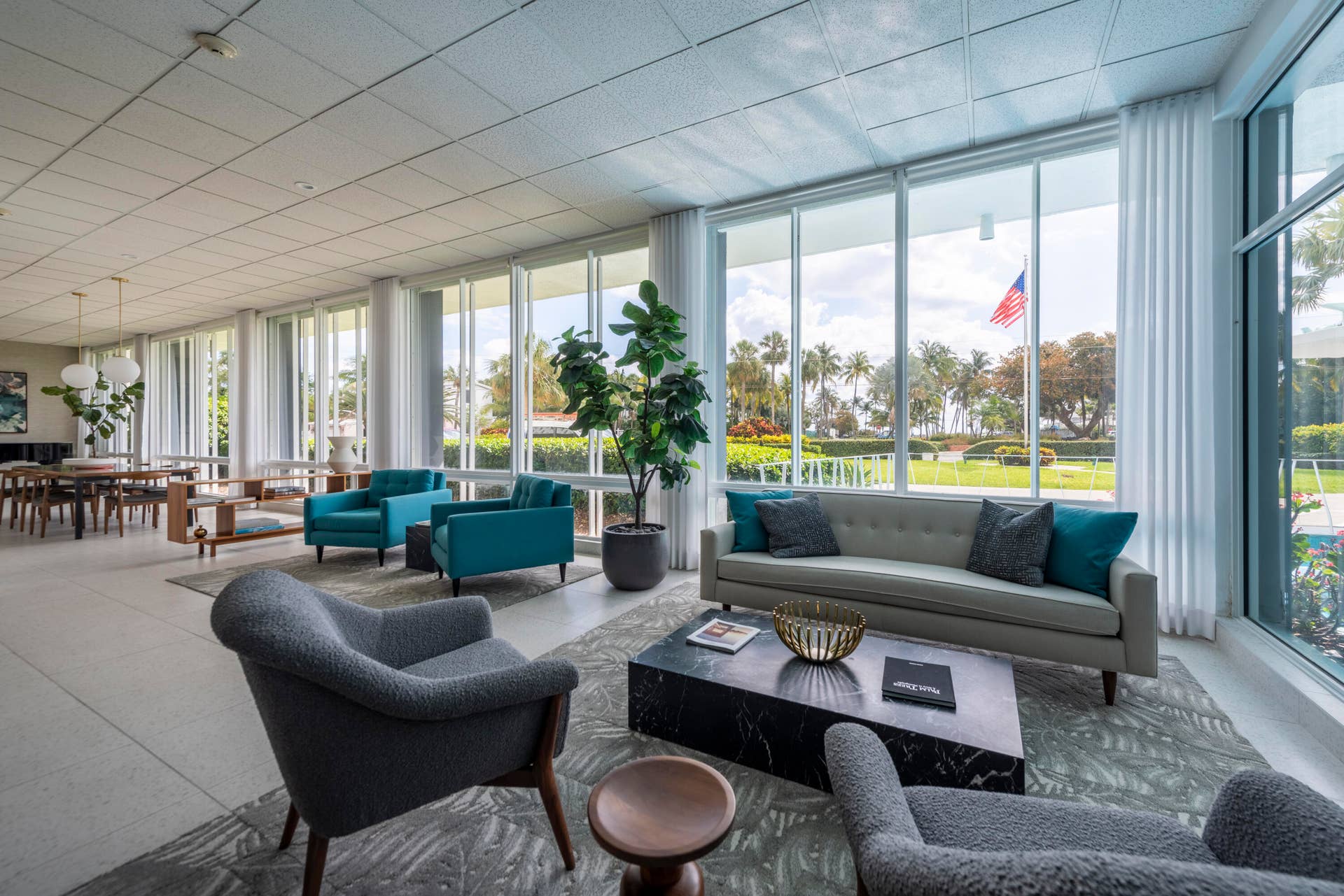 2840 N Ocean Boulevard, #507, Fort Lauderdale, FL 33308 Lobby sitting area