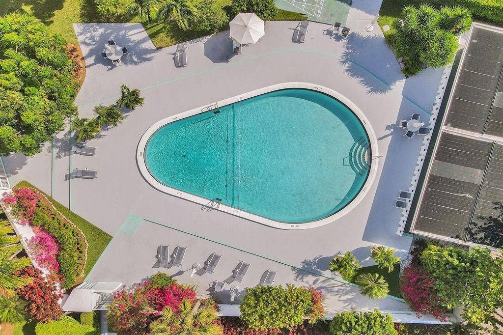 2840 N Ocean Boulevard, #507, Fort Lauderdale, FL 33308 Lovely Pool & Patio