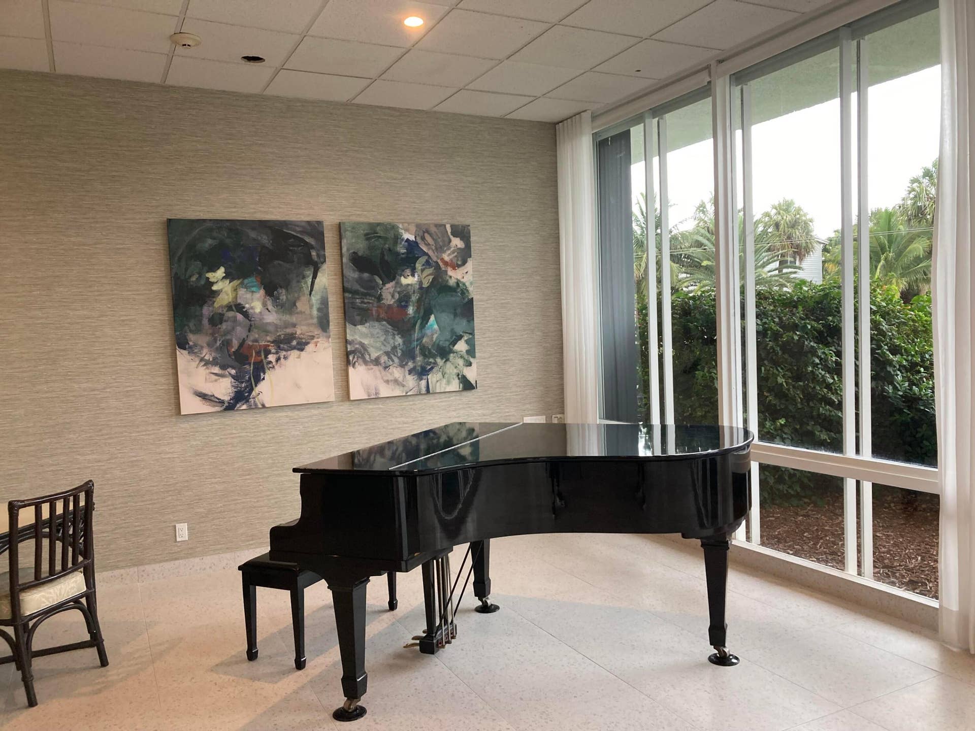 2840 N Ocean Boulevard, #507, Fort Lauderdale, FL 33308 Piano area adjacent to library