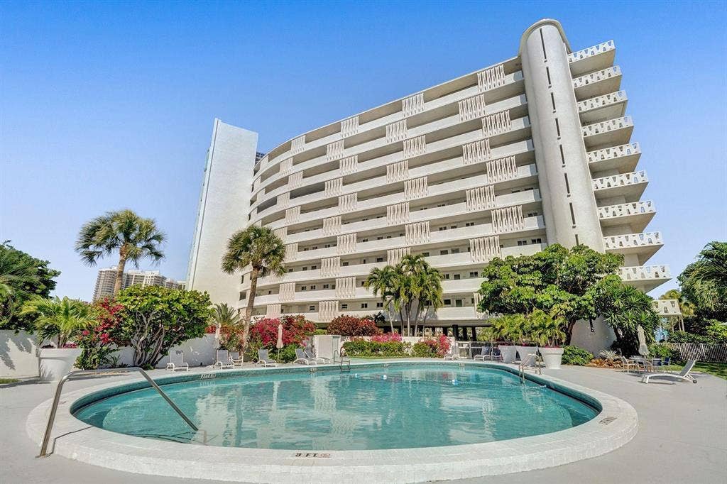 2840 N Ocean Boulevard, #507, Fort Lauderdale, FL 33308 Pool area on west side of Sea Tower