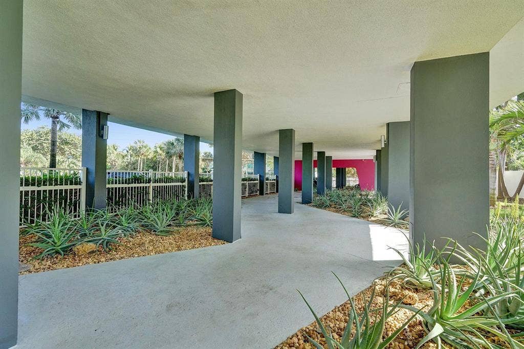 2840 N Ocean Boulevard, #507, Fort Lauderdale, FL 33308 Front Breeseway