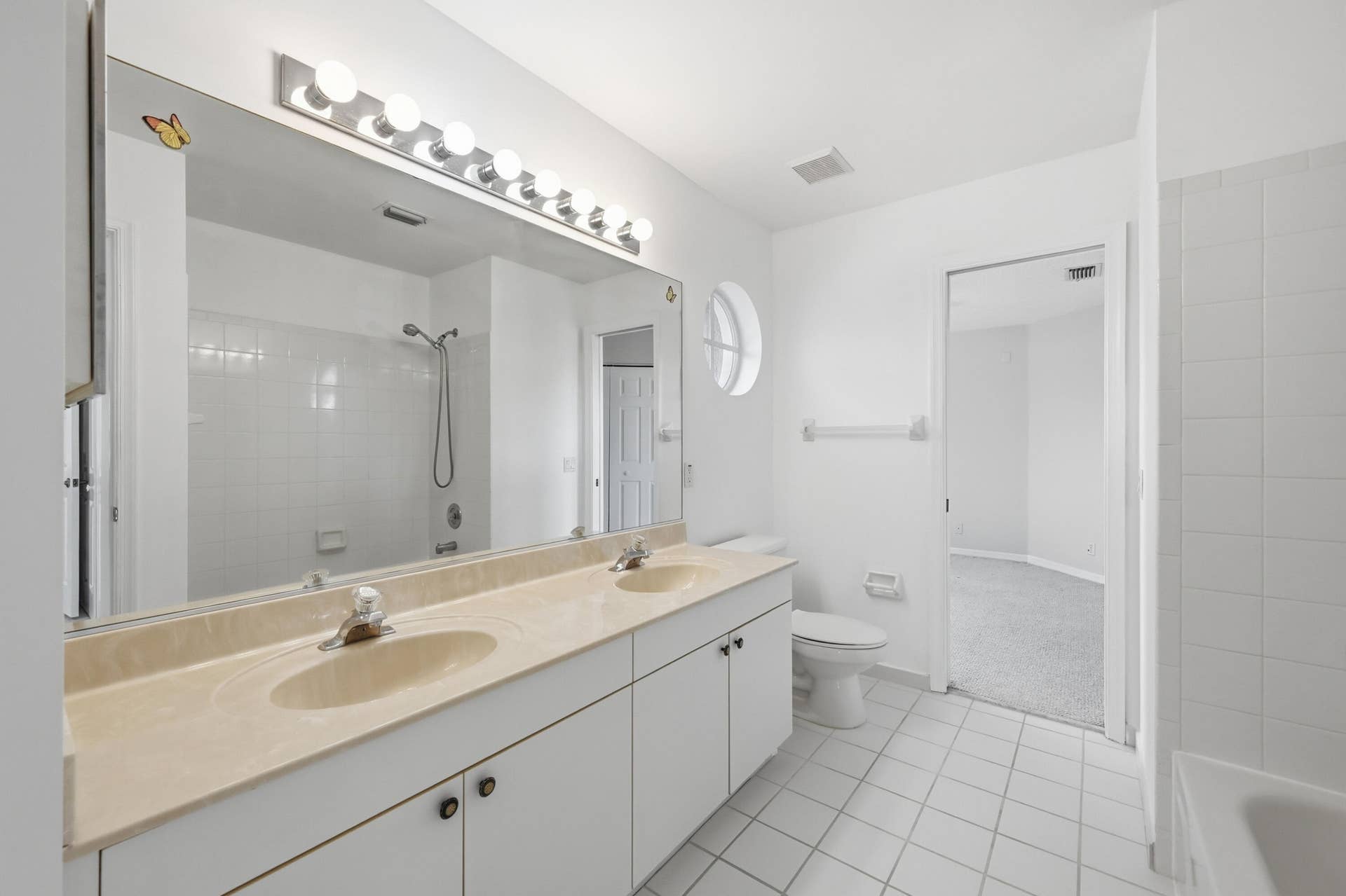 1589 NW 121st Drive, Coral Springs, FL 33071 Jack & Jill Bath for bedrooms #4 & #5