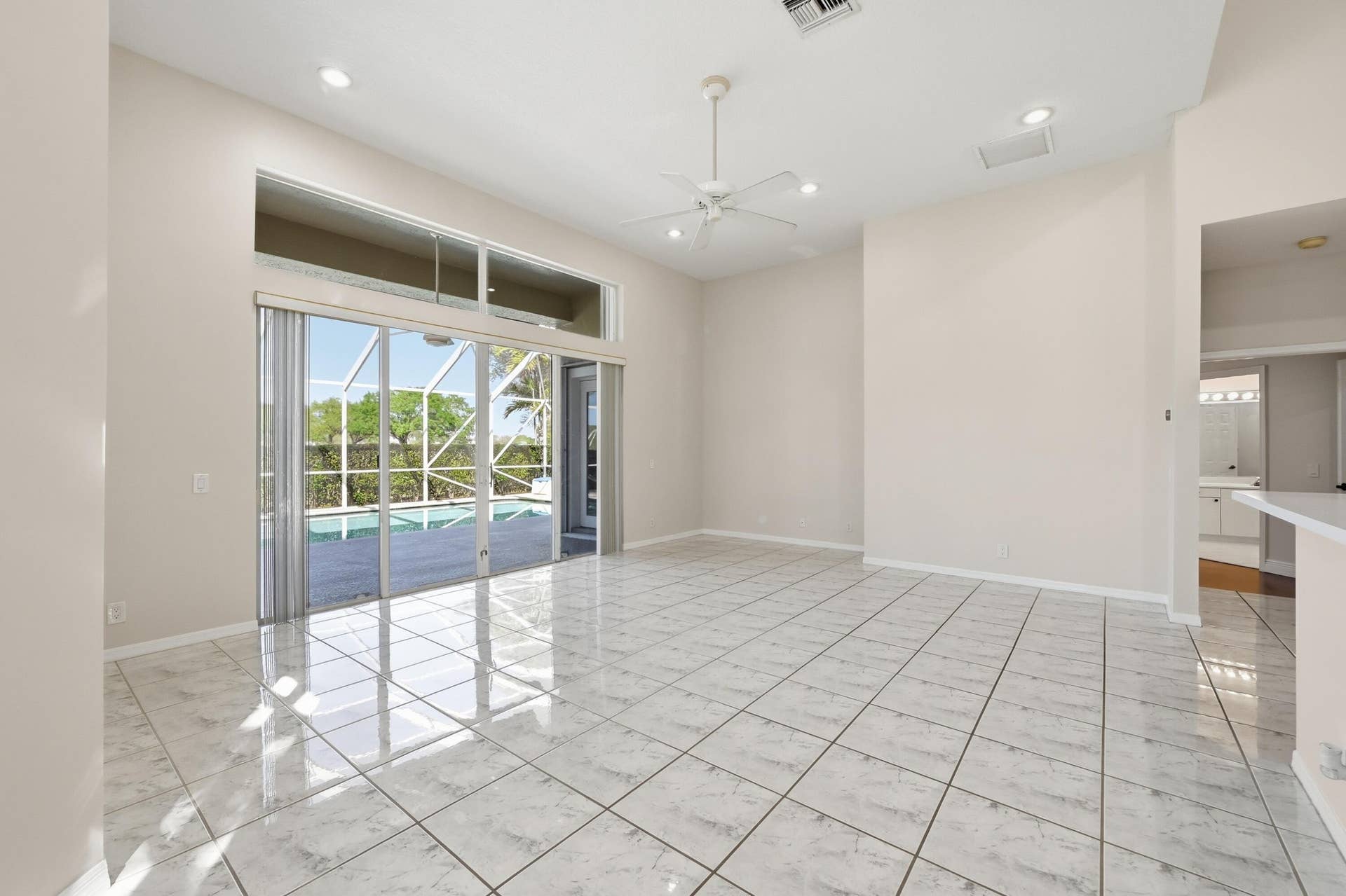 1589 NW 121st Drive, Coral Springs, FL 33071 Family Room with 12' 4" ceiling