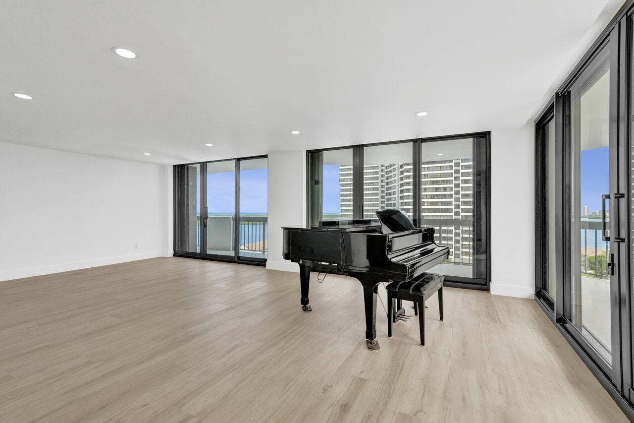 108 Lakeshore Drive, #1041, North Palm Beach, FL 33408 Open and Airy