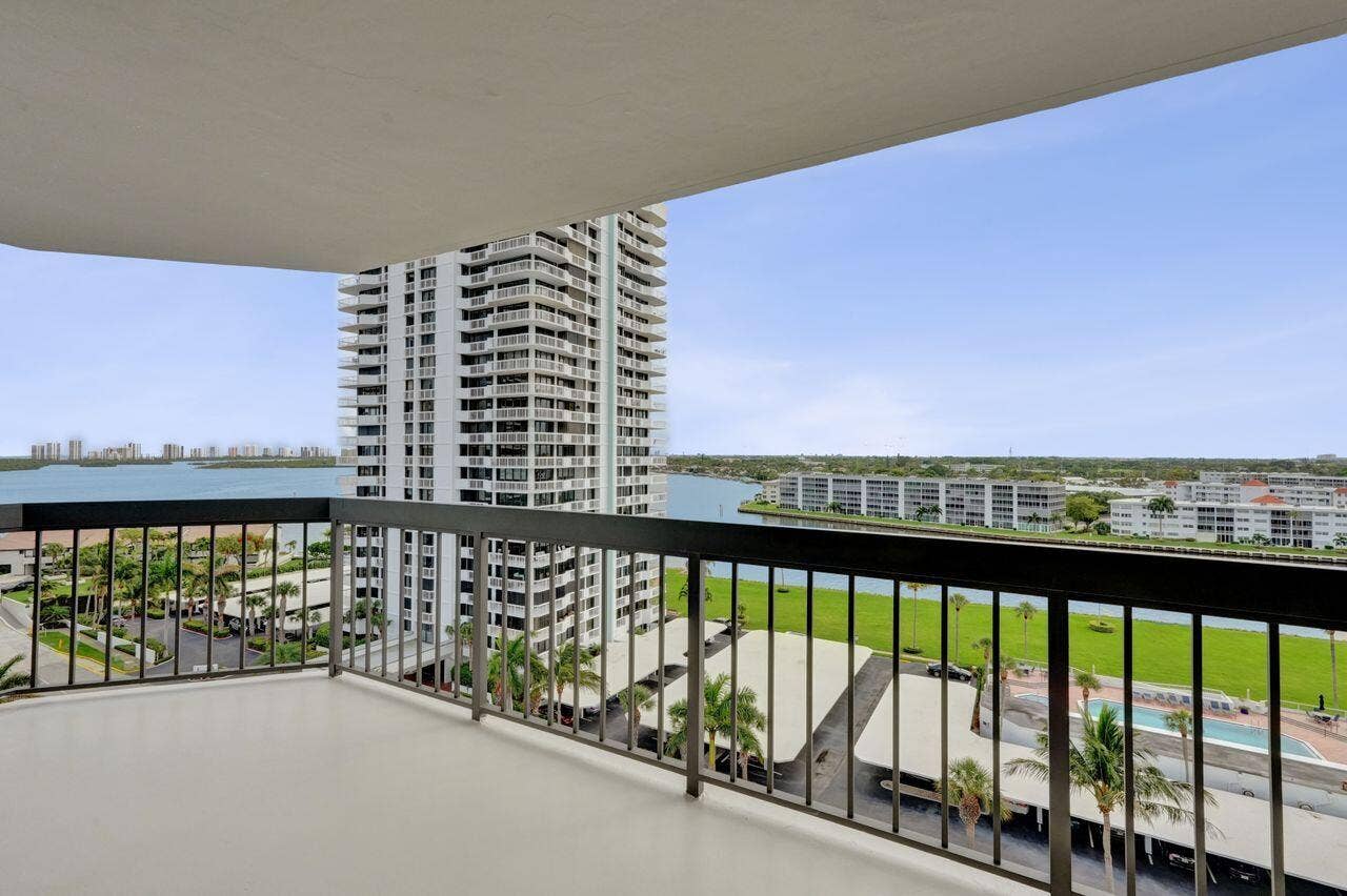 108 Lakeshore Drive, #1041, North Palm Beach, FL 33408 Open Patio