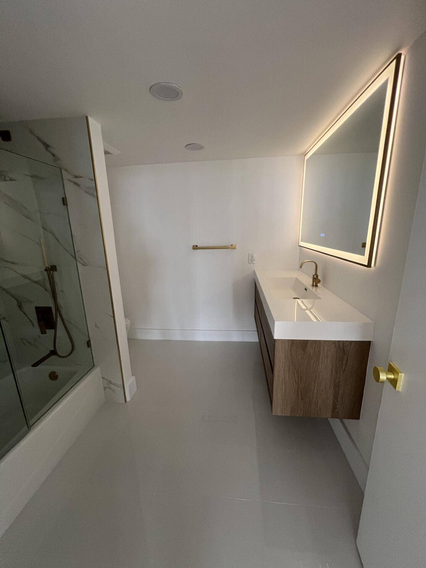 108 Lakeshore Drive, #1041, North Palm Beach, FL 33408 Bathroom 2