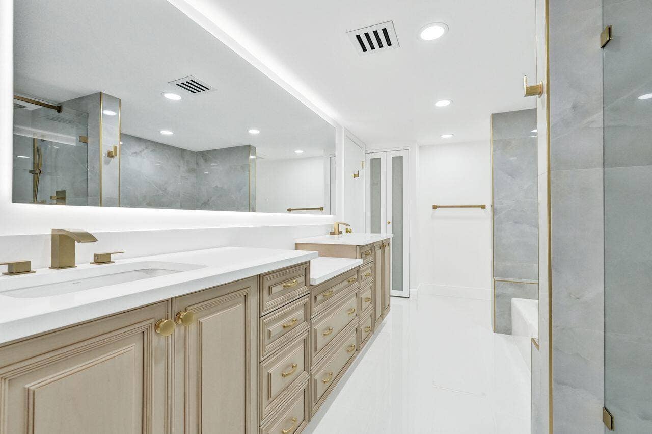 108 Lakeshore Drive, #1041, North Palm Beach, FL 33408 MBR Bathroom