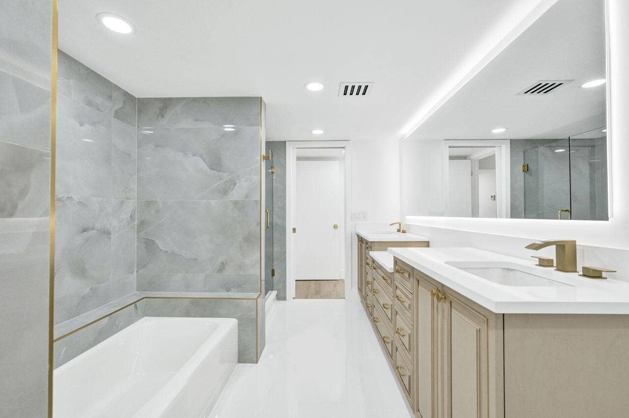 108 Lakeshore Drive, #1041, North Palm Beach, FL 33408 MBR Bathroom