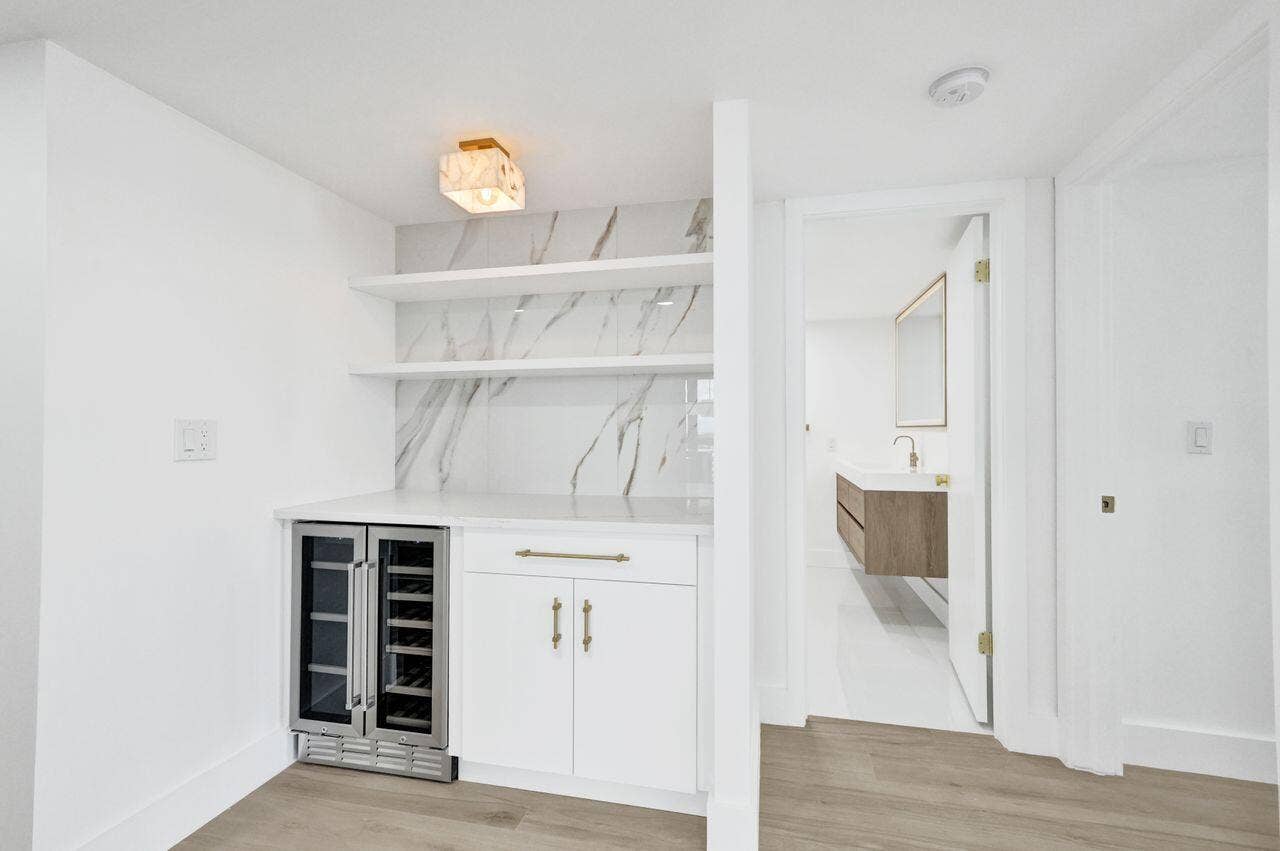 108 Lakeshore Drive, #1041, North Palm Beach, FL 33408 Wine Refrigerator