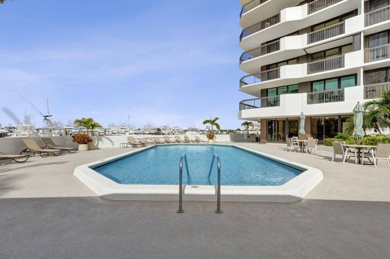 108 Lakeshore Drive, #1041, North Palm Beach, FL 33408 Hot Tub overlooks the water