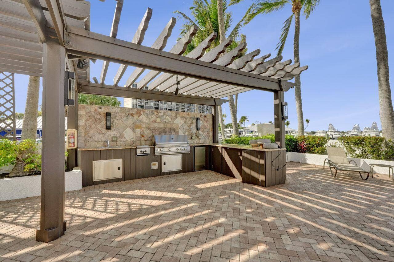 108 Lakeshore Drive, #1041, North Palm Beach, FL 33408 Barbecue Area