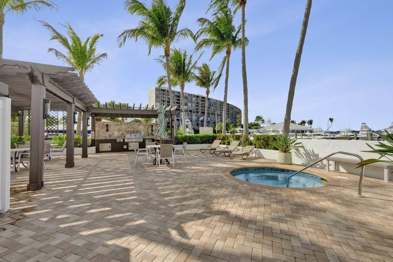 108 Lakeshore Drive, #1041, North Palm Beach, FL 33408 Community Pool Area