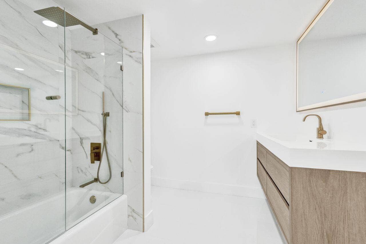 108 Lakeshore Drive, #1041, North Palm Beach, FL 33408 Bath 2
