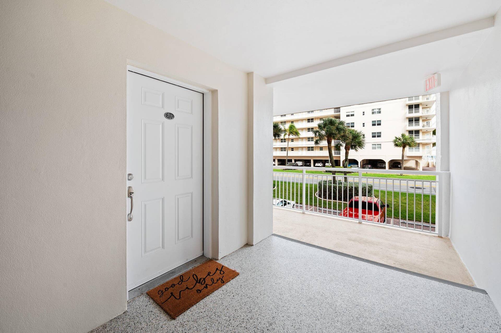 2-web-or-mls-1050-hillsboro-mile-203w