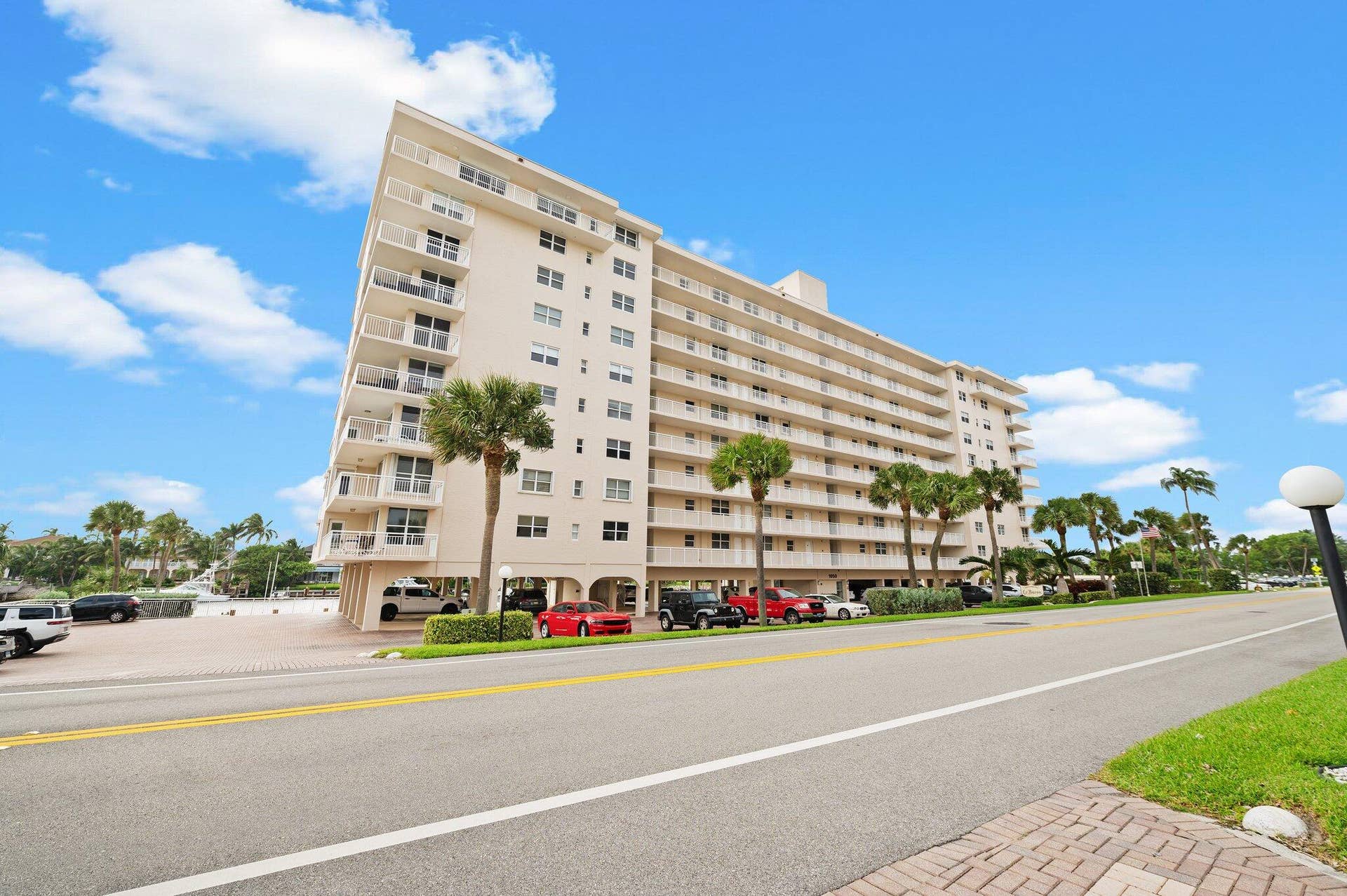1-web-or-mls-1050-hillsboro-mile-203w