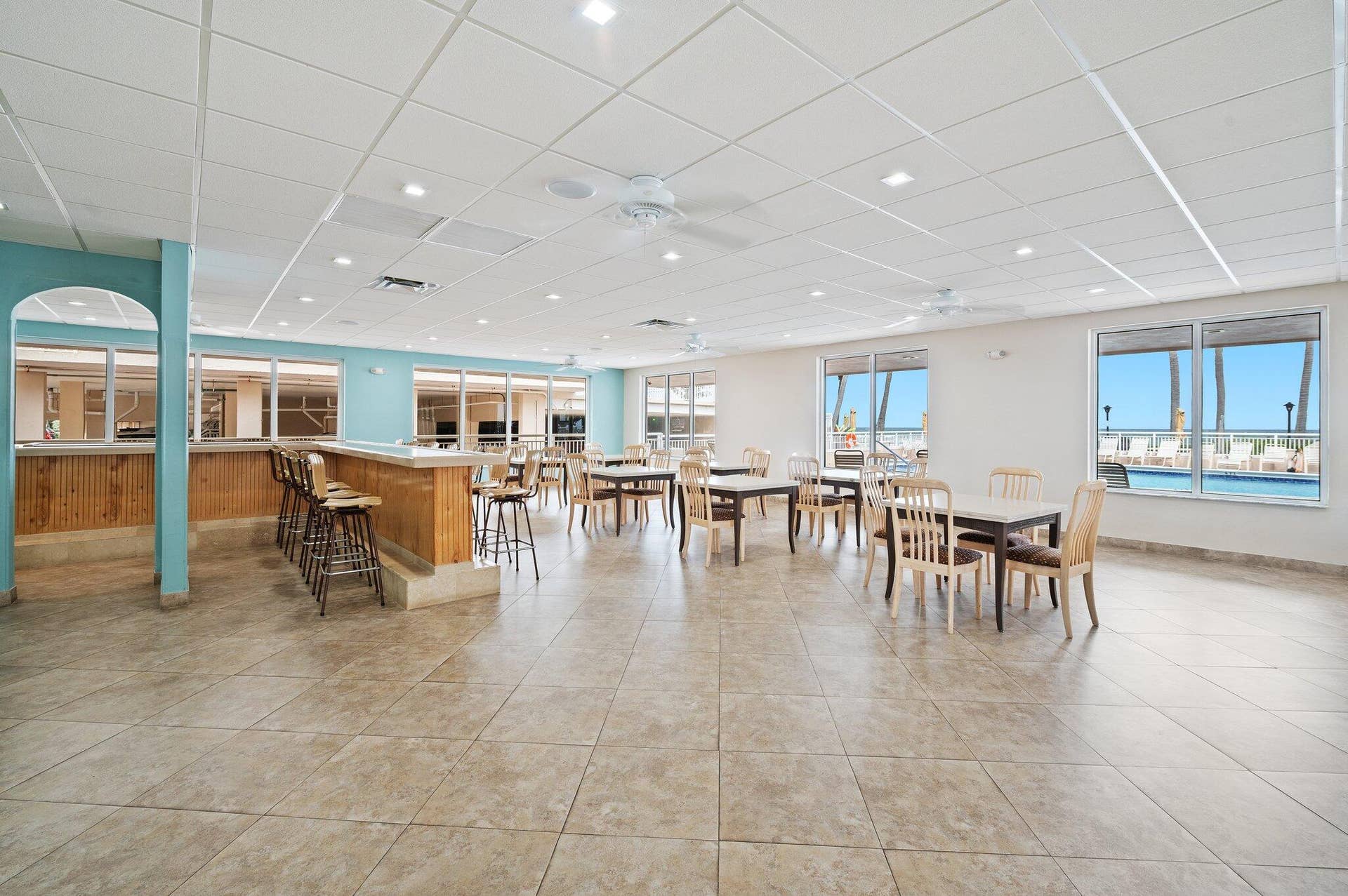 27-web-or-mls-1050-hillsboro-mile-203w