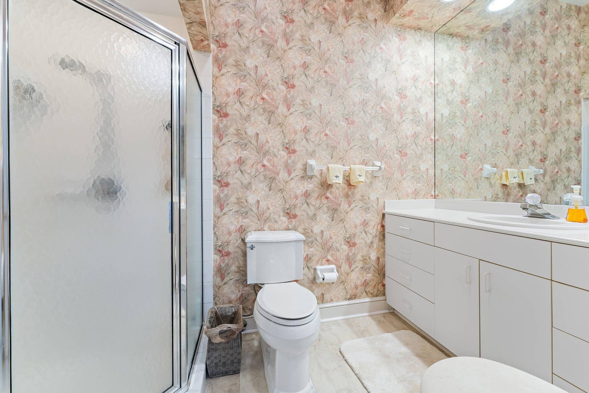 18515 SE Prestwick Lane, Tequesta, FL 33469 Guest Bath