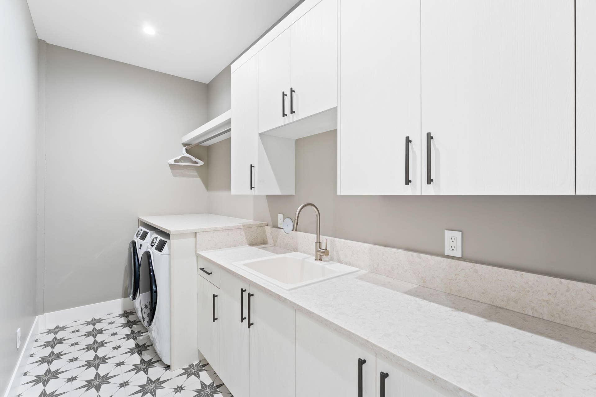 1032 SE 12th Way, Fort Lauderdale, FL 33316 laundry room