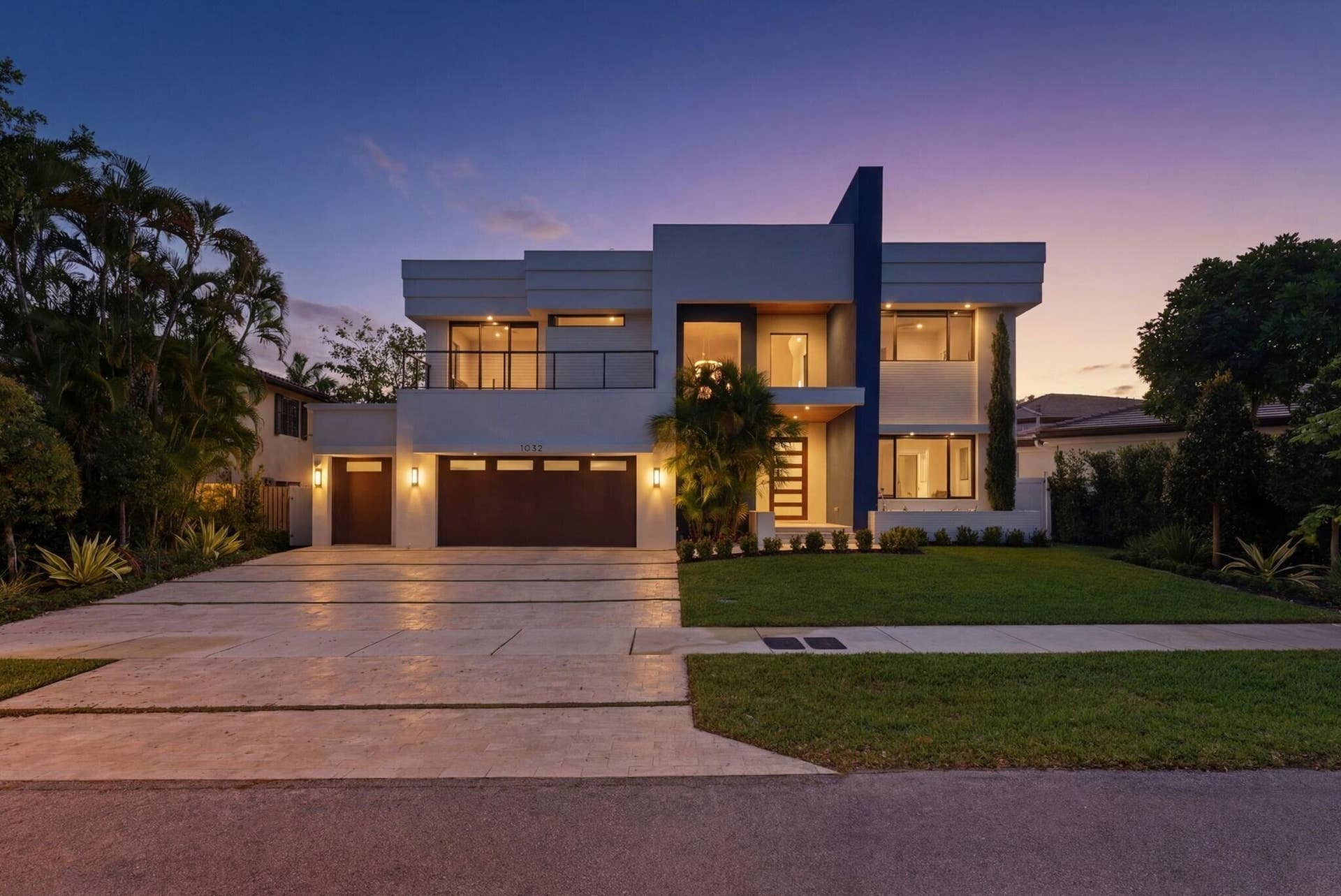 1032 SE 12th Way, Fort Lauderdale, FL 33316 twilight exterior
